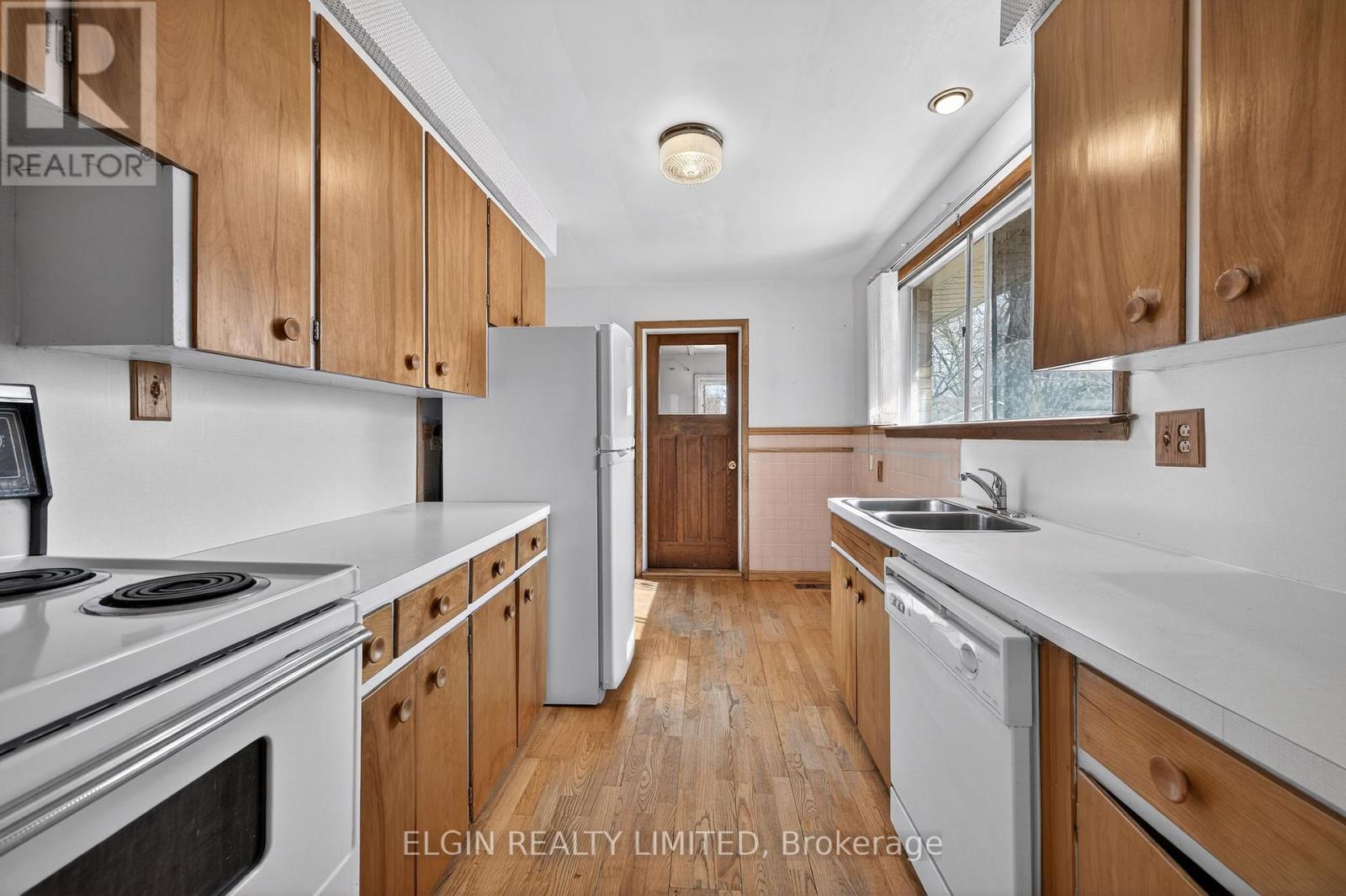 8 Ermatinger Street, St. Thomas, Ontario  N5R 4K4 - Photo 11 - X12965644