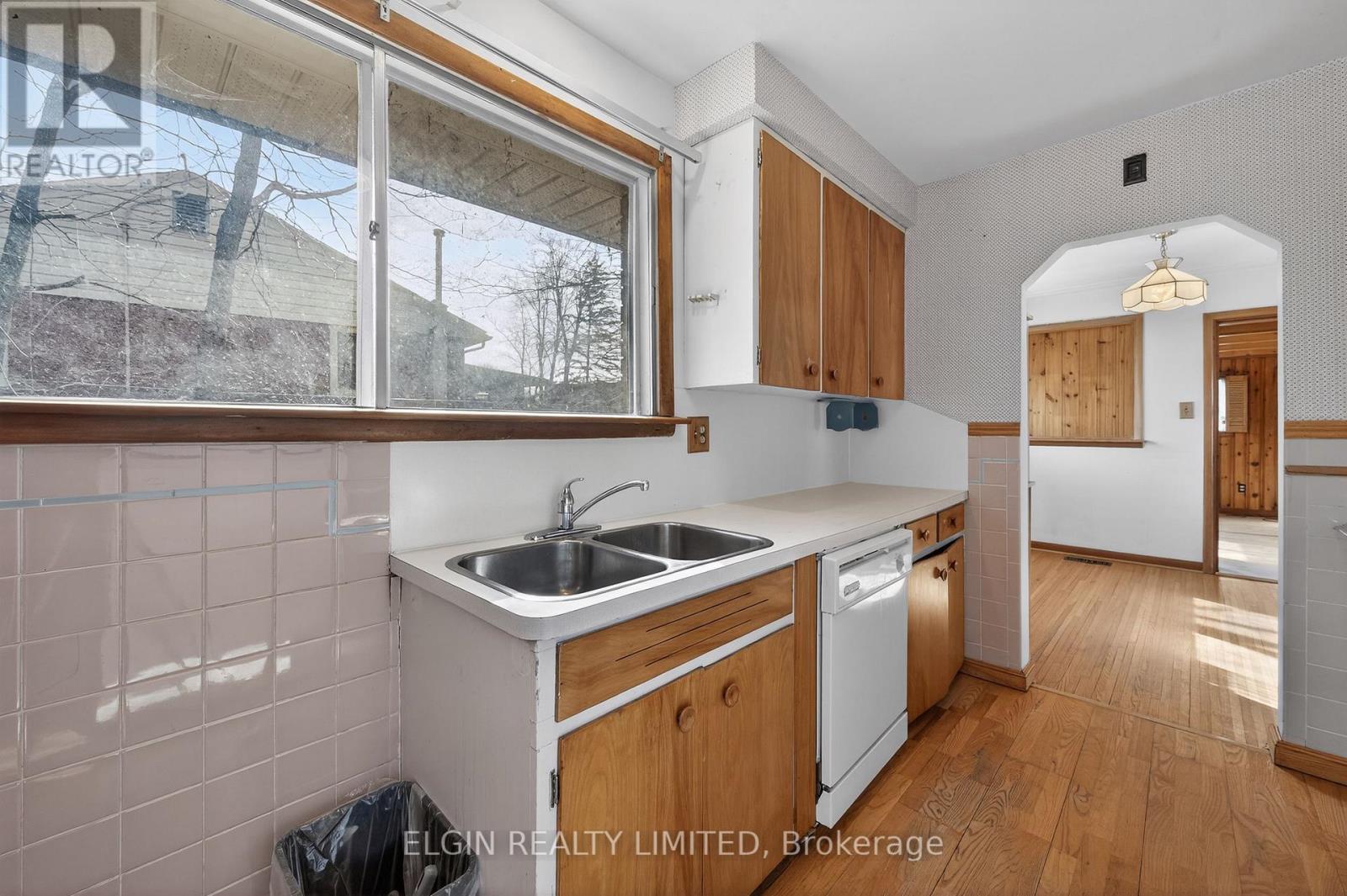 8 Ermatinger Street, St. Thomas, Ontario  N5R 4K4 - Photo 13 - X12965644