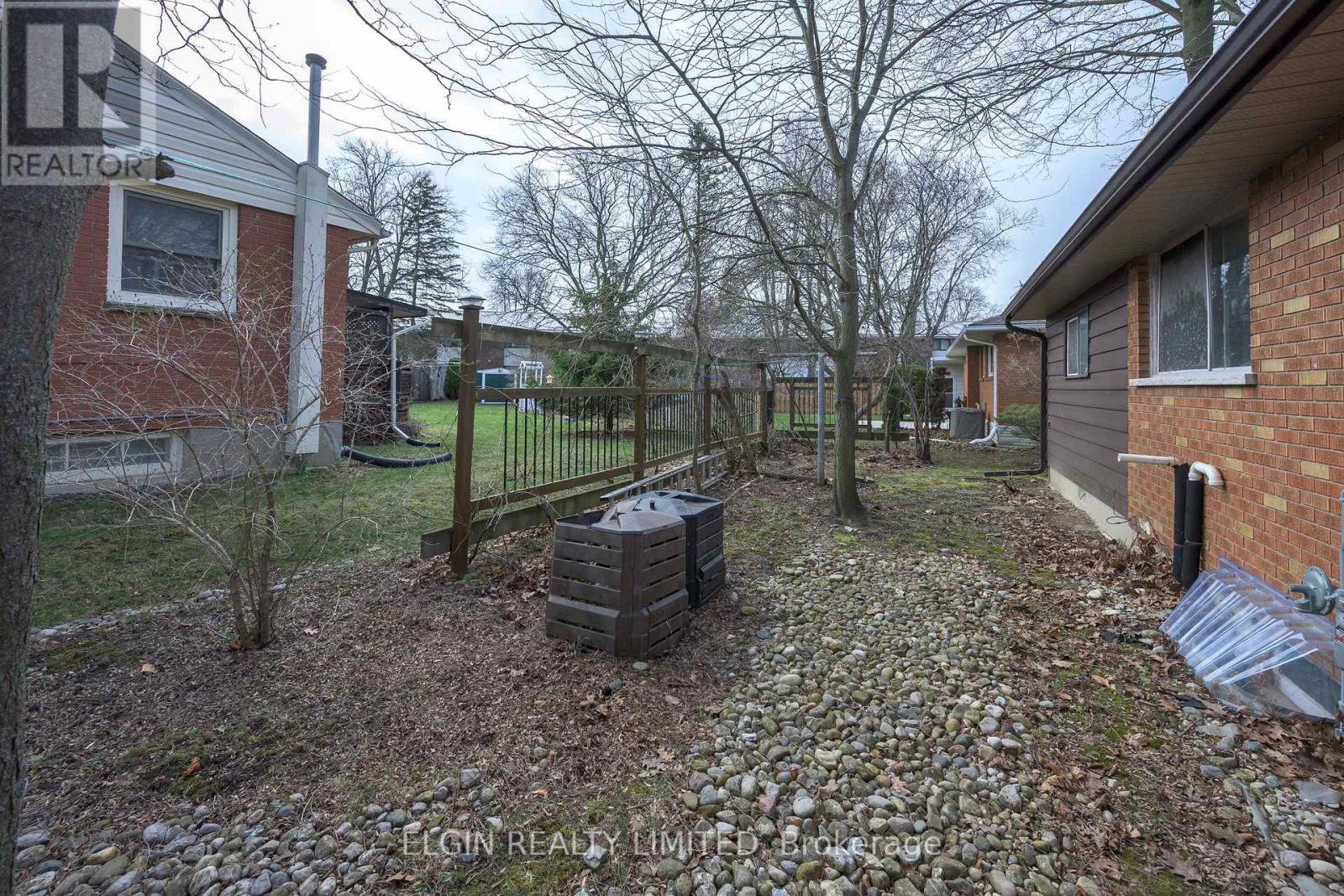 8 Ermatinger Street, St. Thomas, Ontario  N5R 4K4 - Photo 6 - X12965644