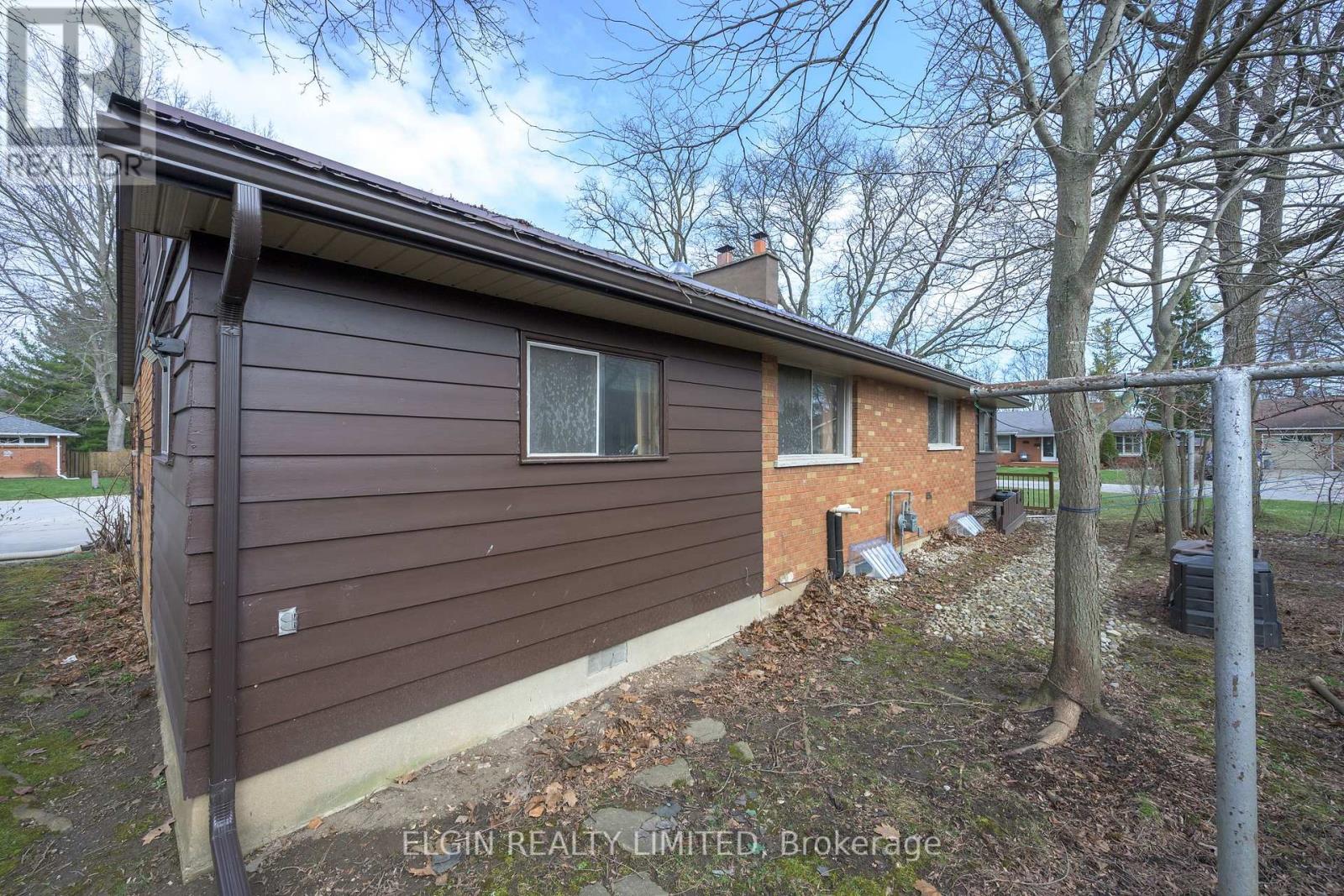 8 Ermatinger Street, St. Thomas, Ontario  N5R 4K4 - Photo 7 - X12965644