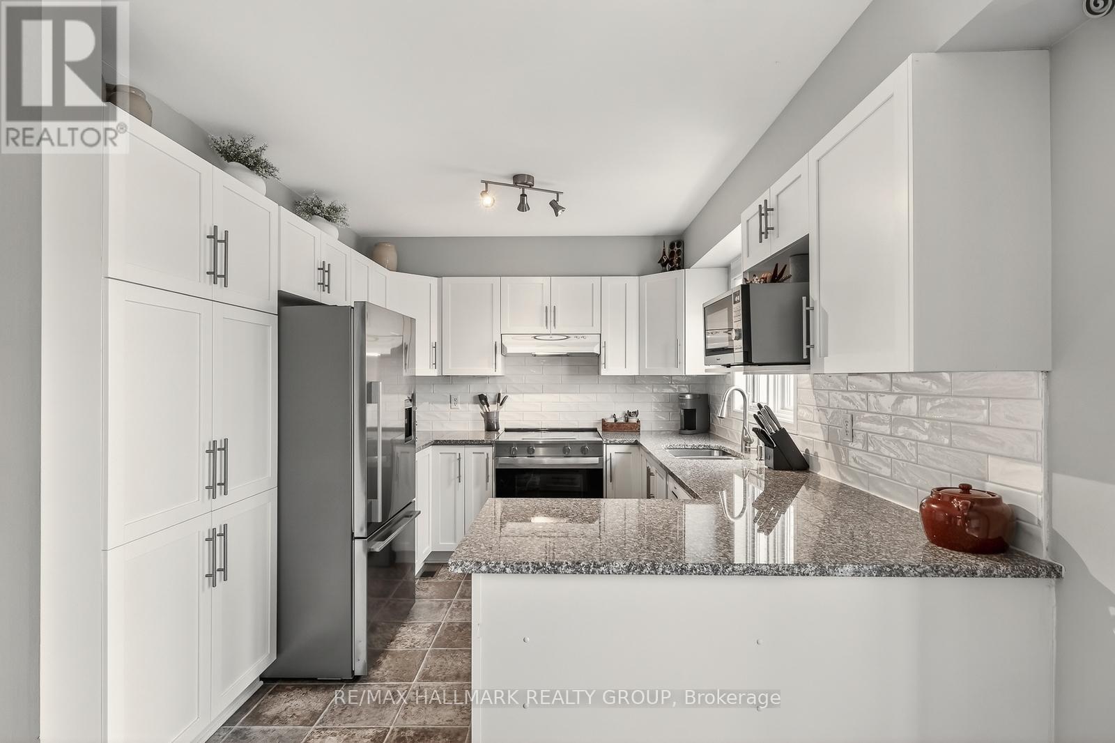 1464 Bonneville Crescent, Ottawa, Ontario  K1C 7N2 - Photo 16 - X12965642