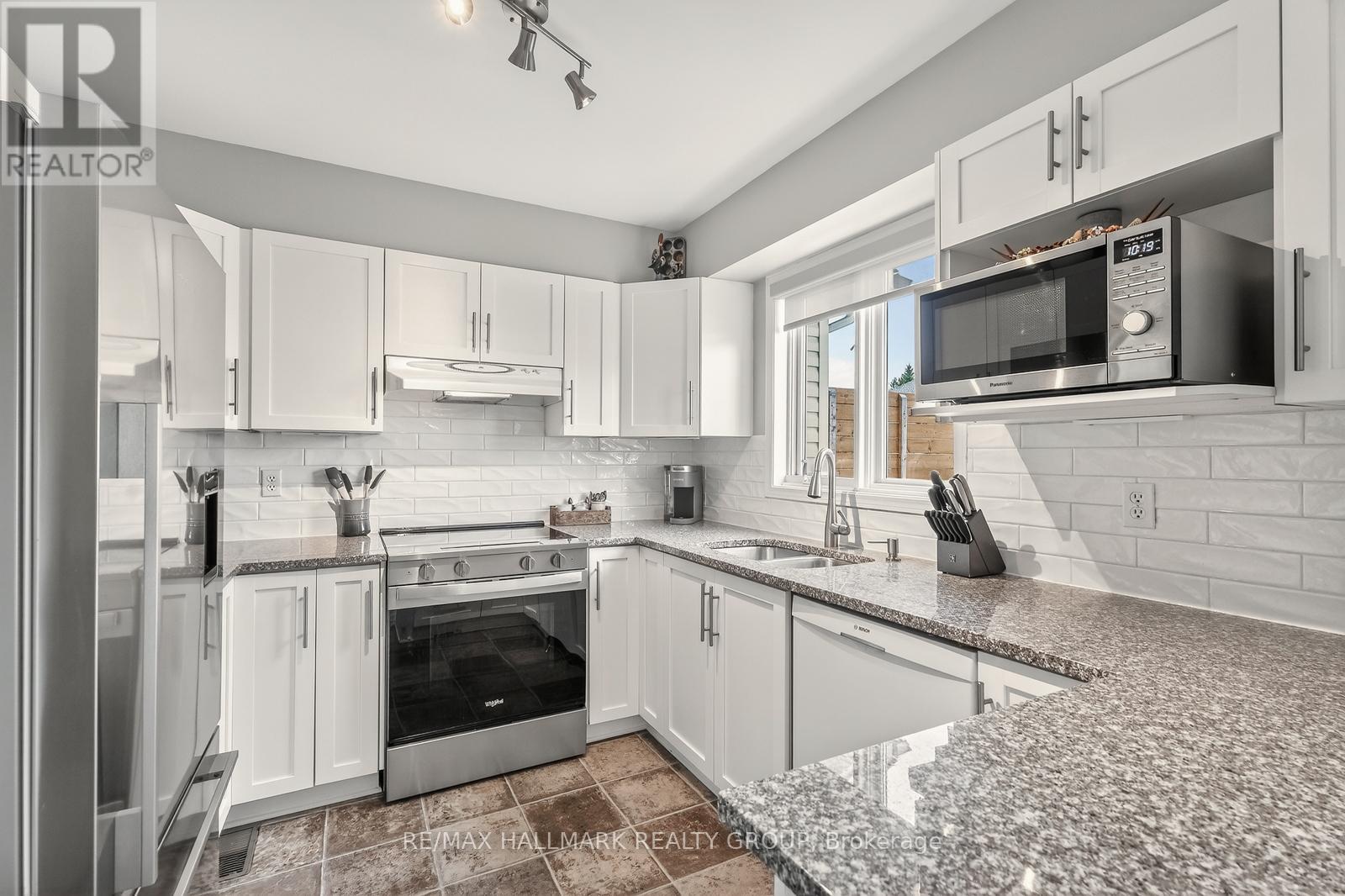 1464 Bonneville Crescent, Ottawa, Ontario  K1C 7N2 - Photo 18 - X12965642