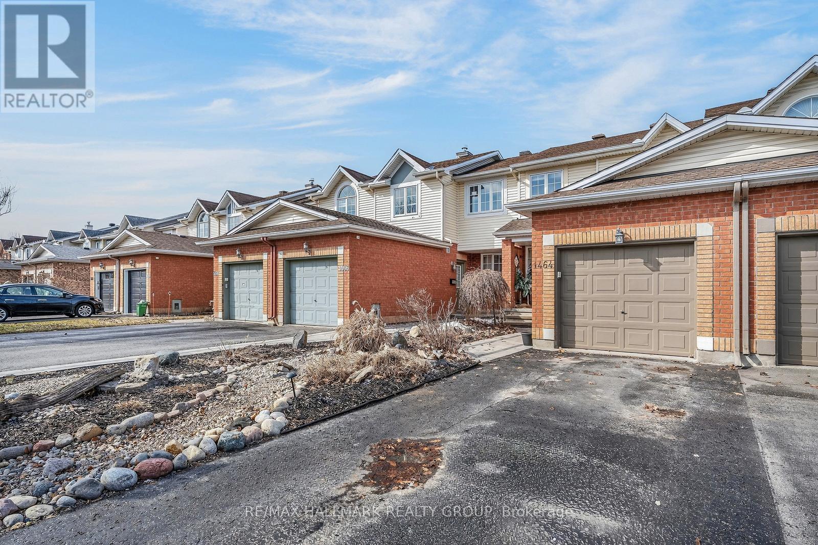 1464 Bonneville Crescent, Ottawa, Ontario  K1C 7N2 - Photo 3 - X12965642