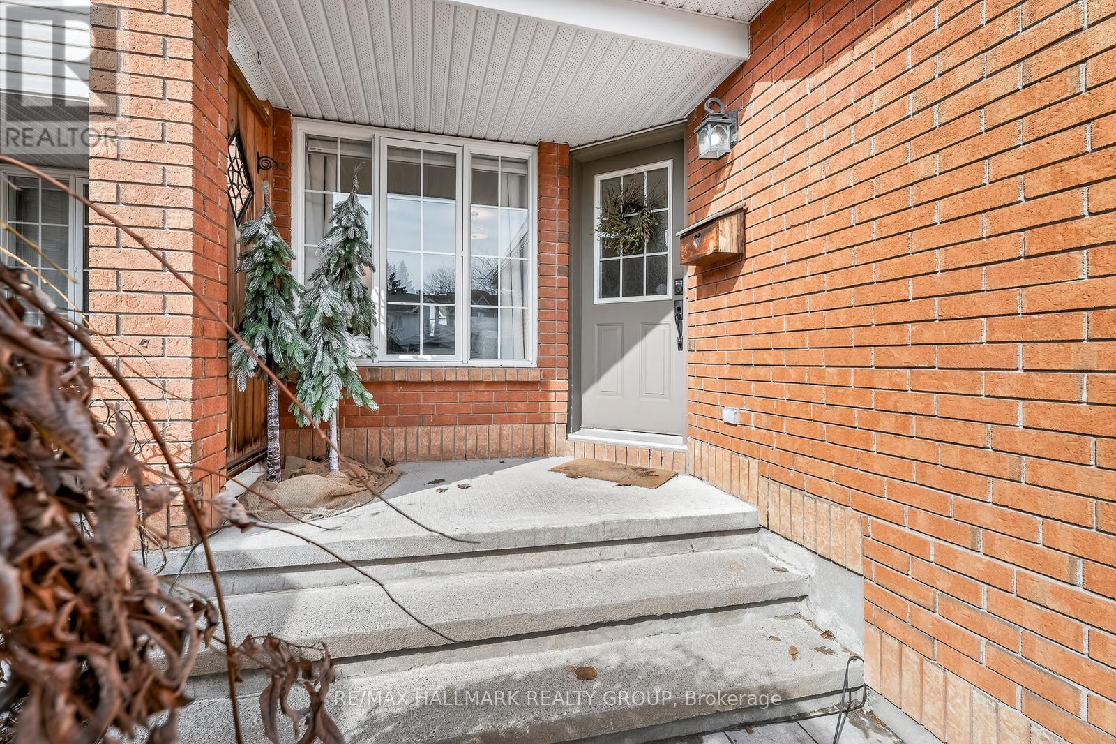 1464 Bonneville Crescent, Ottawa, Ontario  K1C 7N2 - Photo 5 - X12965642