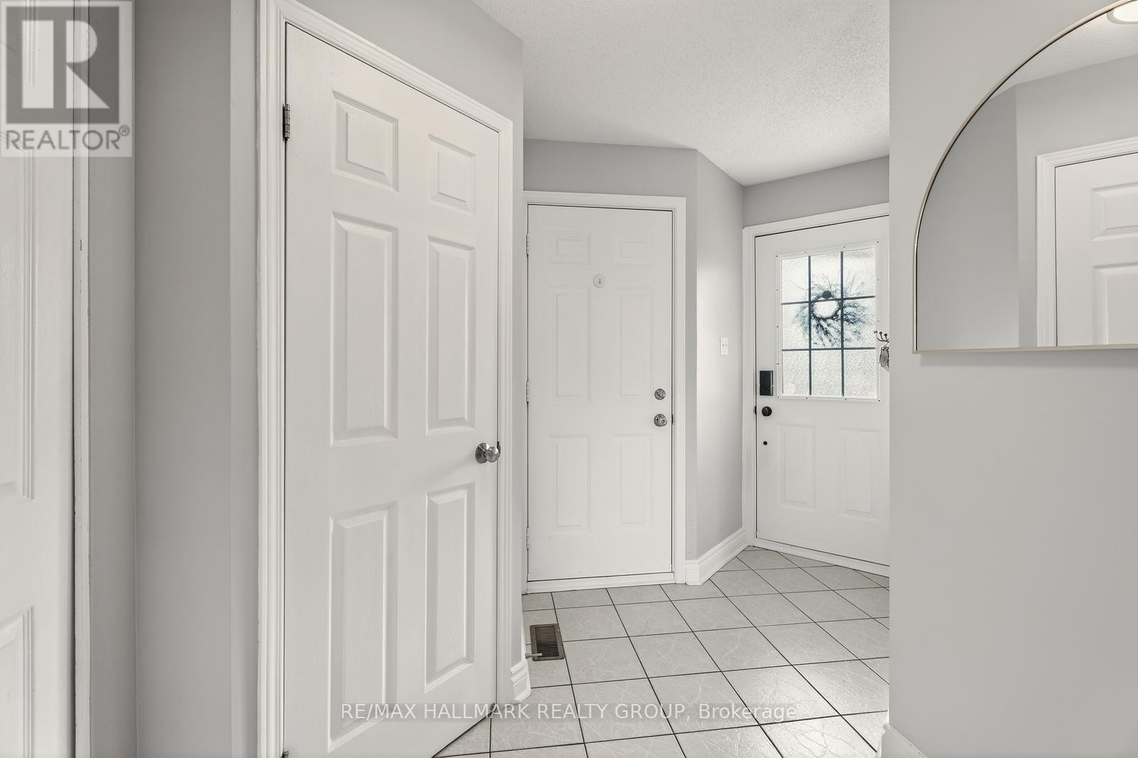 1464 Bonneville Crescent, Ottawa, Ontario  K1C 7N2 - Photo 6 - X12965642