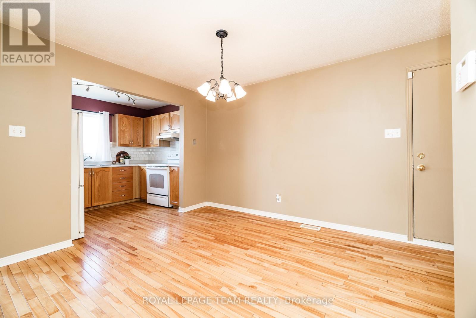 528 George Street E, North Grenville, Ontario  K0G 1J0 - Photo 14 - X12965796