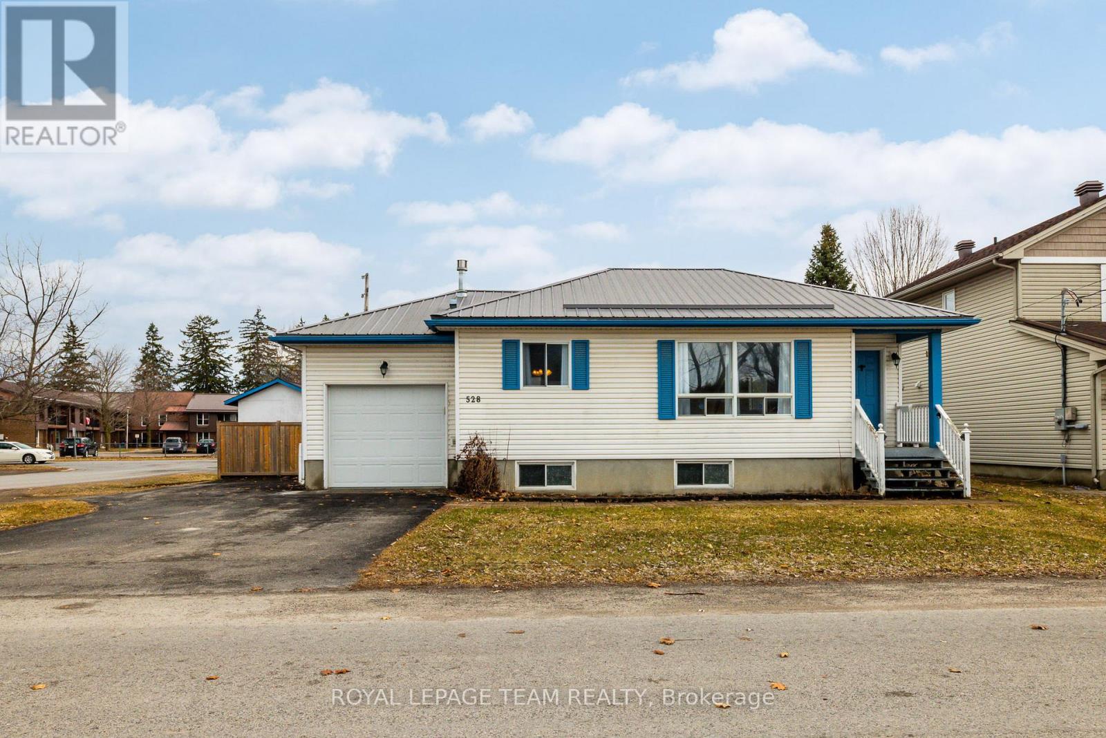 528 George Street E, North Grenville, Ontario  K0G 1J0 - Photo 2 - X12965796