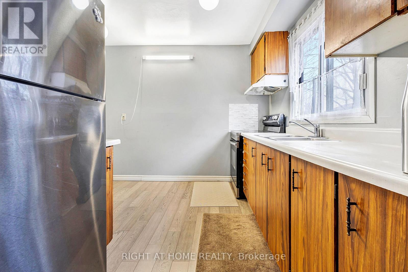 1324 Belgate Way, Ottawa, Ontario  K1J 8P9 - Photo 14 - X12965814