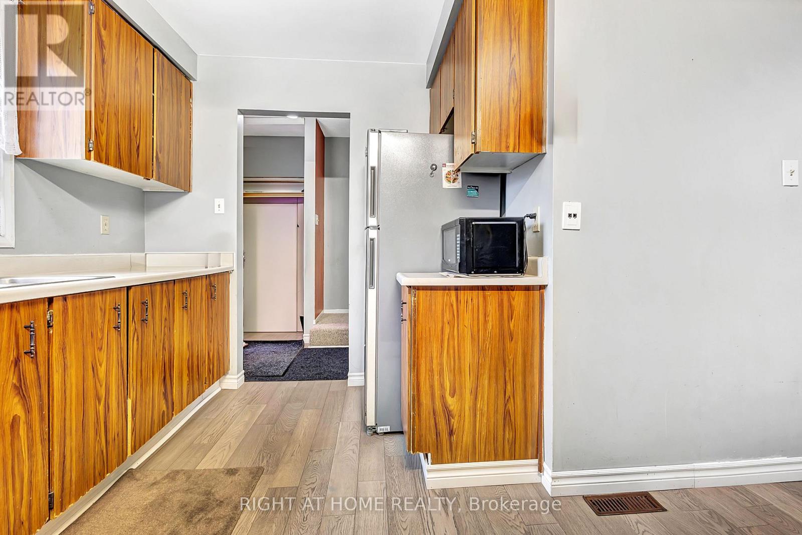 1324 Belgate Way, Ottawa, Ontario  K1J 8P9 - Photo 15 - X12965814