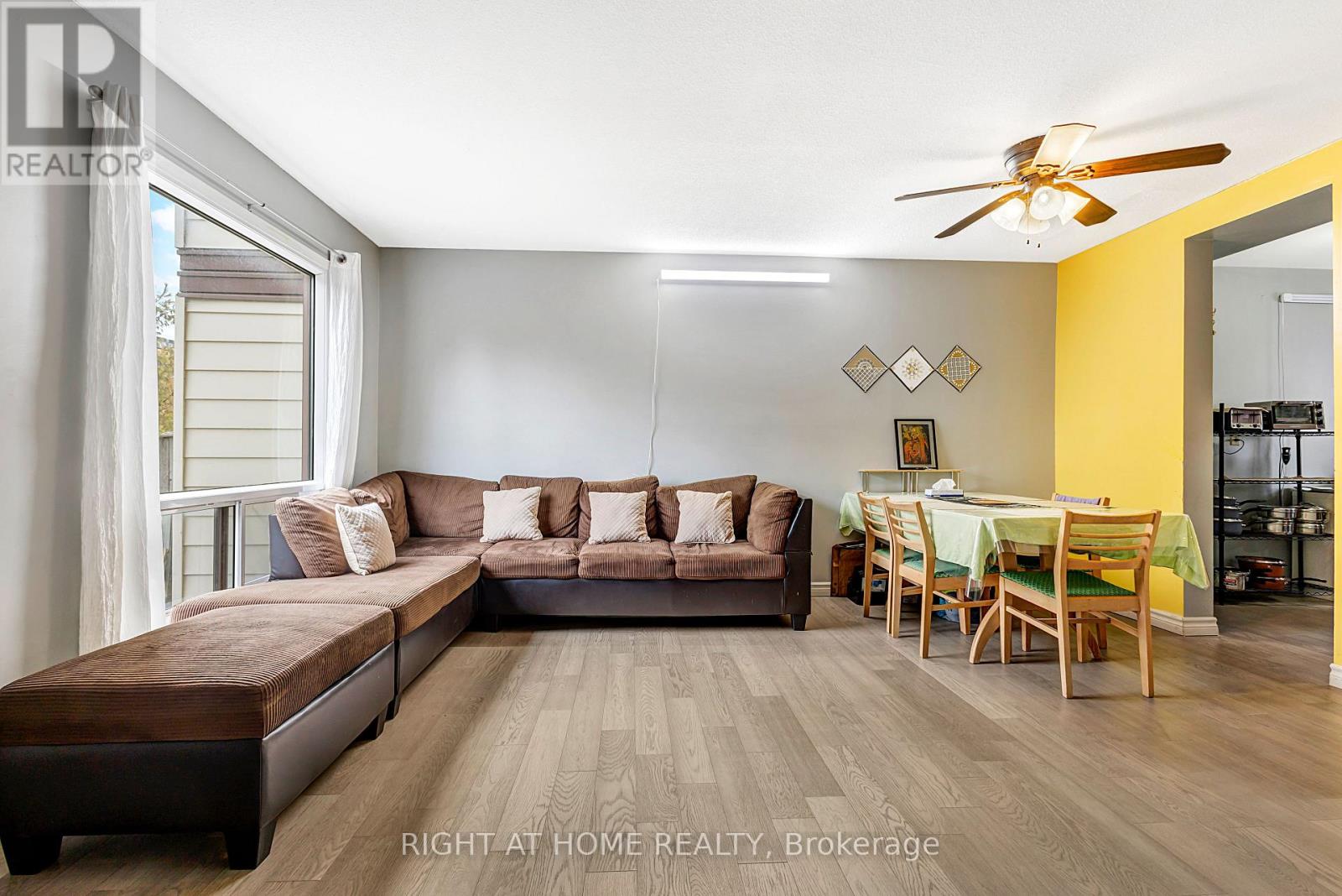 1324 Belgate Way, Ottawa, Ontario  K1J 8P9 - Photo 5 - X12965814