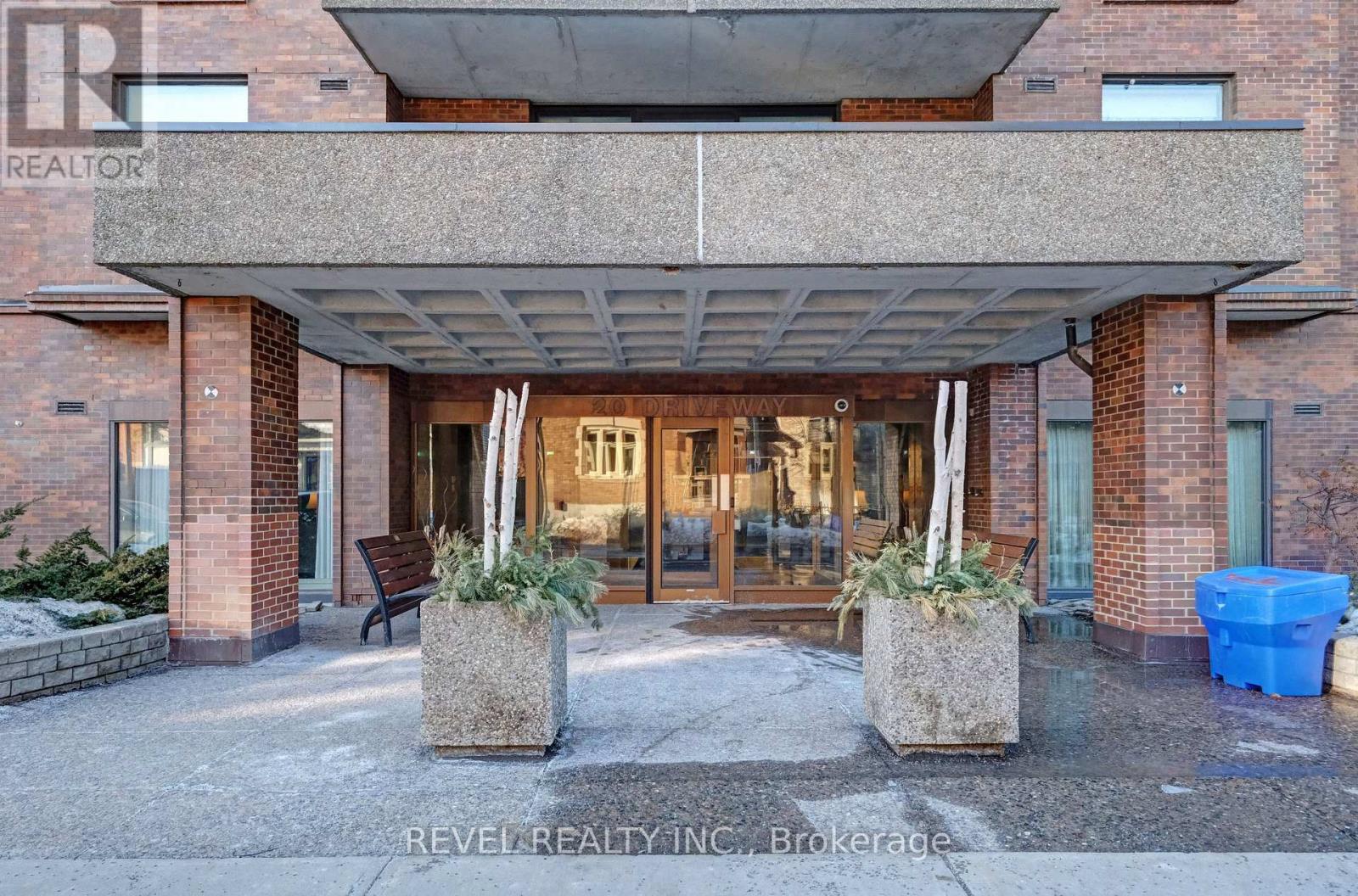 1403 - 20 The Driveway Drive, Ottawa, Ontario K2P 1C8 - Photo 2 - X12965870