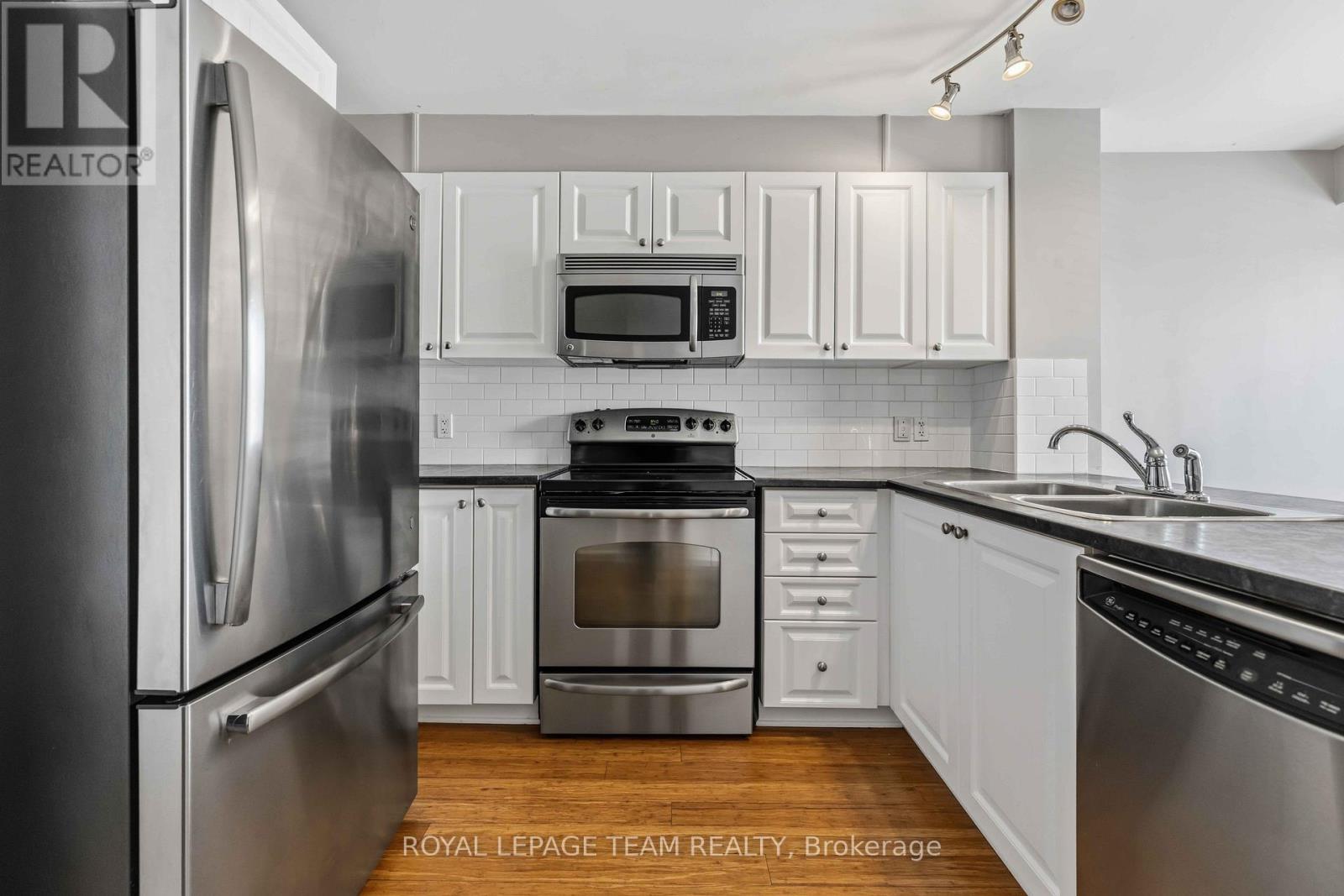 A - 405 Chapman Mills Drive, Ottawa, Ontario  K2J 0M7 - Photo 8 - X12965900