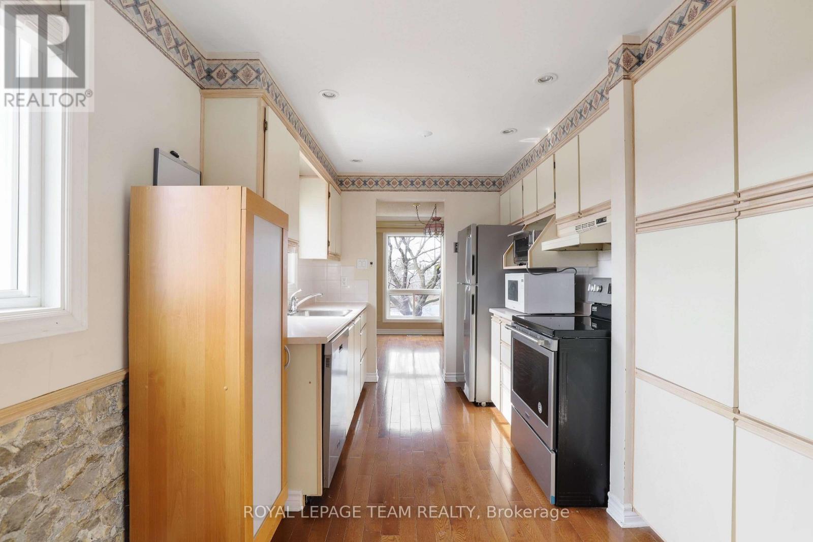 1136 Des Bouleaux Place, Ottawa, Ontario  K1C 5L1 - Photo 6 - X12965906