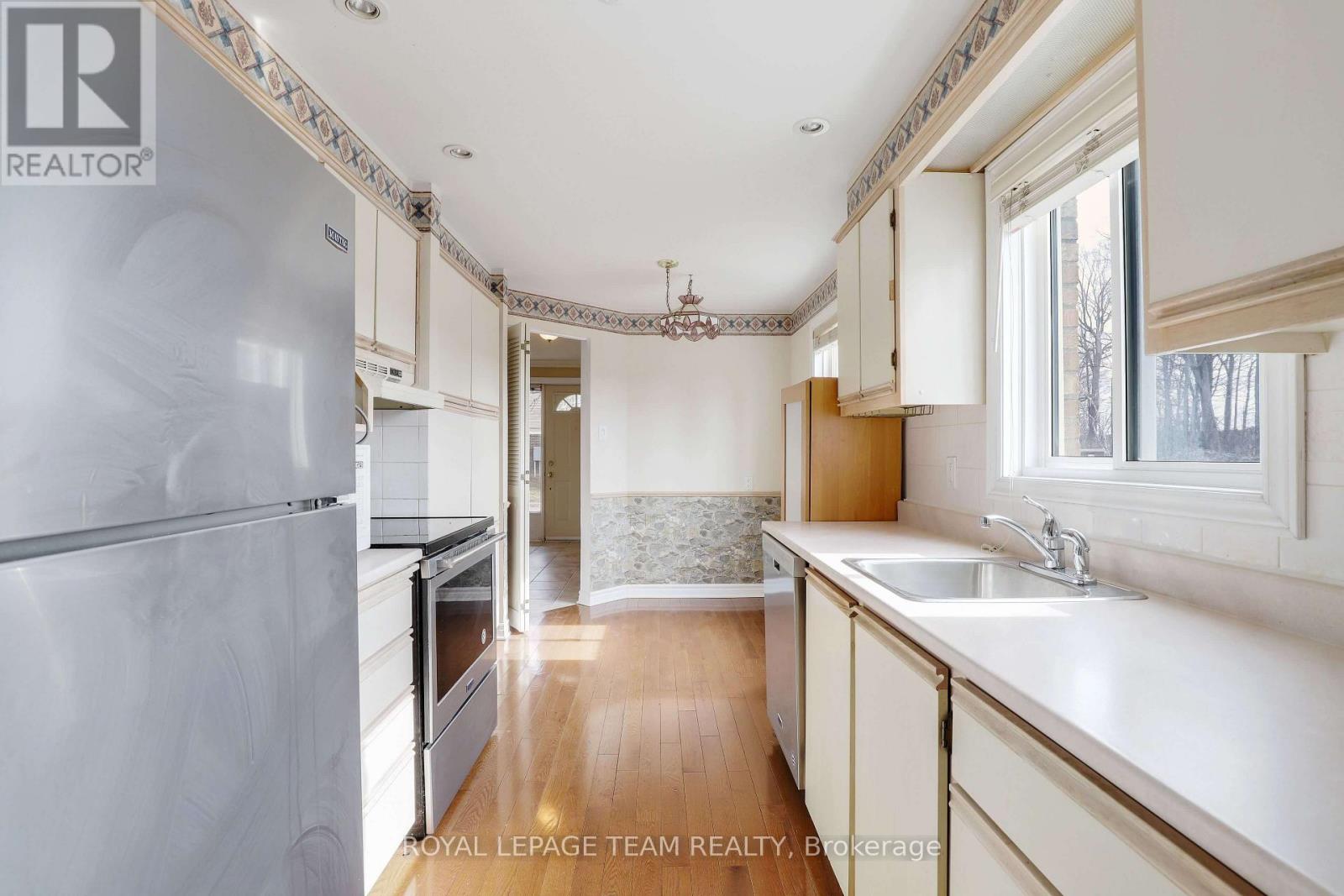 1136 Des Bouleaux Place, Ottawa, Ontario  K1C 5L1 - Photo 7 - X12965906