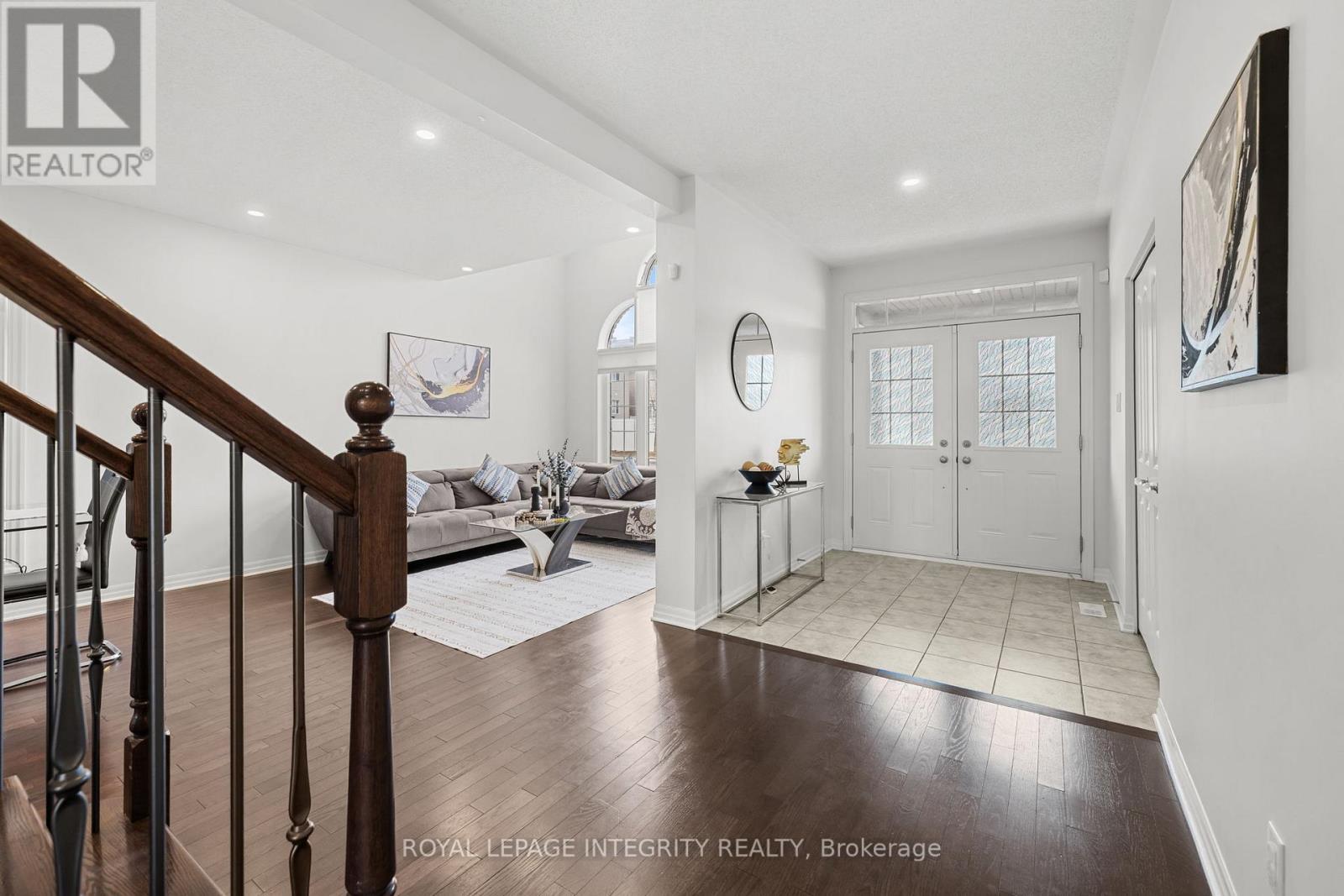 789 Fiddlehead Street, Ottawa, Ontario  K1T 0N2 - Photo 3 - X12965934