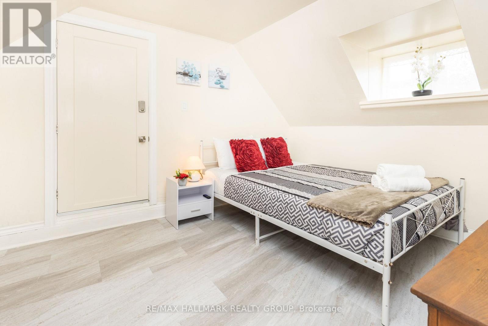 2 - 456 Bronson Avenue, Ottawa, Ontario  K1R 6J6 - Photo 3 - X12965940