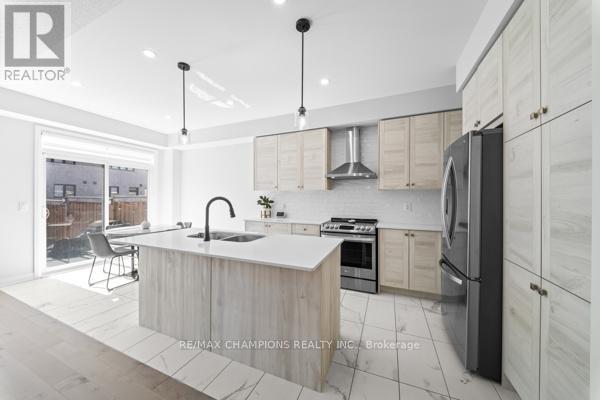 15 Landolfi Way, Bradford West Gwillimbury, Ontario  L3Z 4L6 - Photo 10 - N12963690