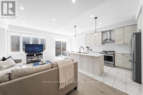 15 Landolfi Way, Bradford West Gwillimbury, Ontario  L3Z 4L6 - Photo 12 - N12963690