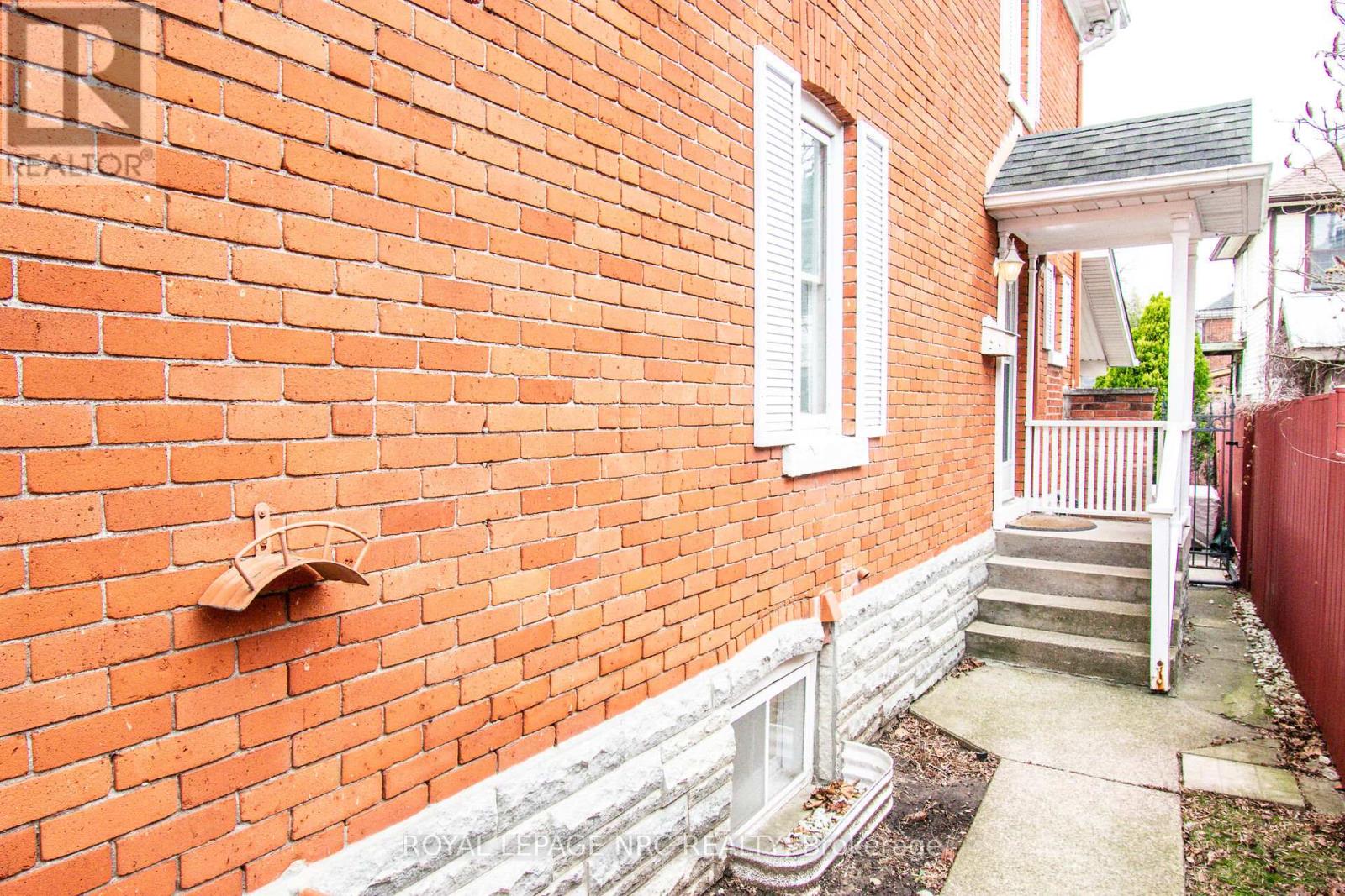 111 Lake Street, St. Catharines, Ontario  L2R 5X7 - Photo 39 - X12965672