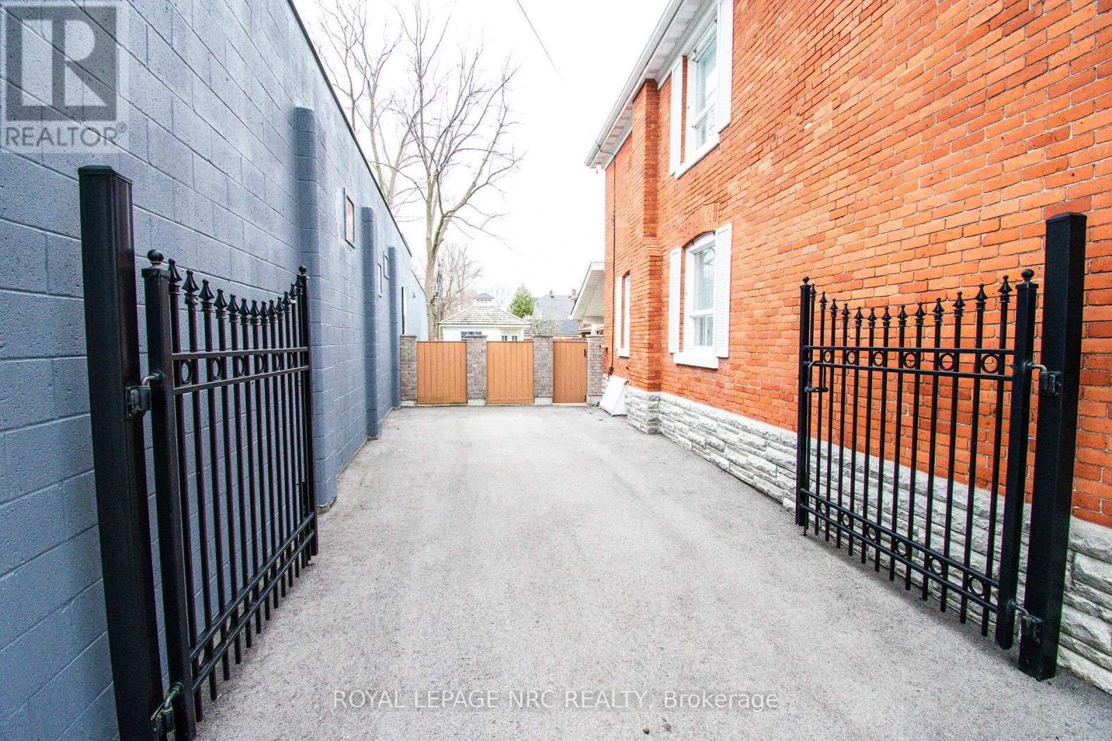 111 Lake Street, St. Catharines, Ontario  L2R 5X7 - Photo 40 - X12965672