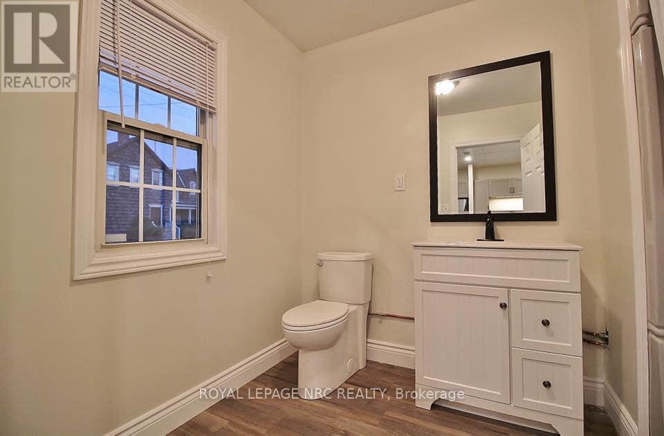 608 King Street, Port Colborne, Ontario  L3K 4H7 - Photo 5 - X12965704