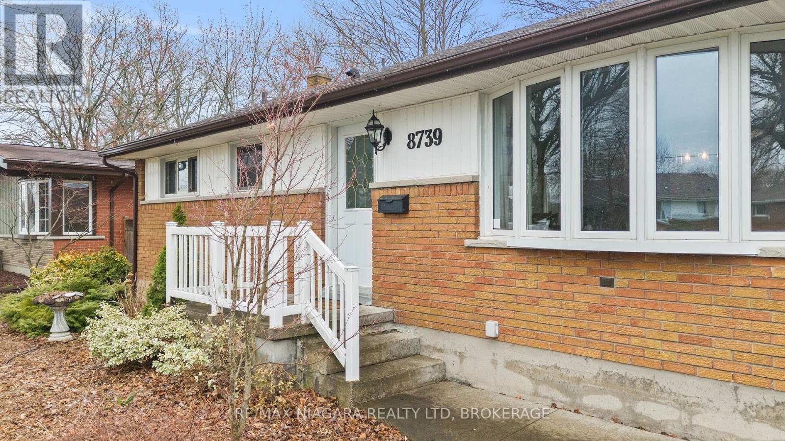 8739 Champlain Drive, Niagara Falls, Ontario  L2G 6Y8 - Photo 3 - X12965868