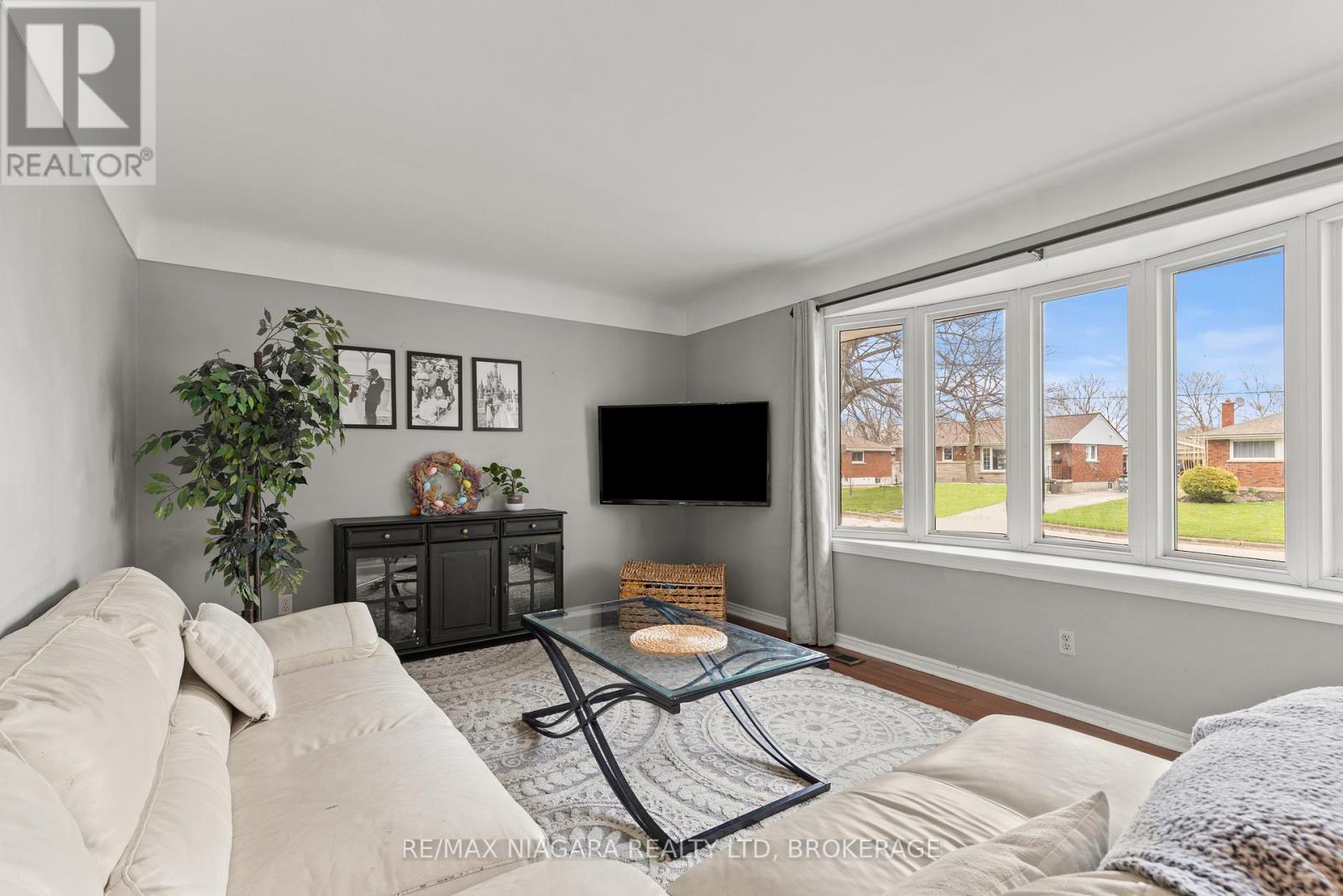 8739 Champlain Drive, Niagara Falls, Ontario  L2G 6Y8 - Photo 7 - X12965868