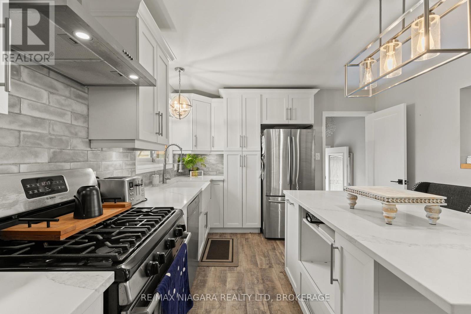 8739 Champlain Drive, Niagara Falls, Ontario  L2G 6Y8 - Photo 9 - X12965868