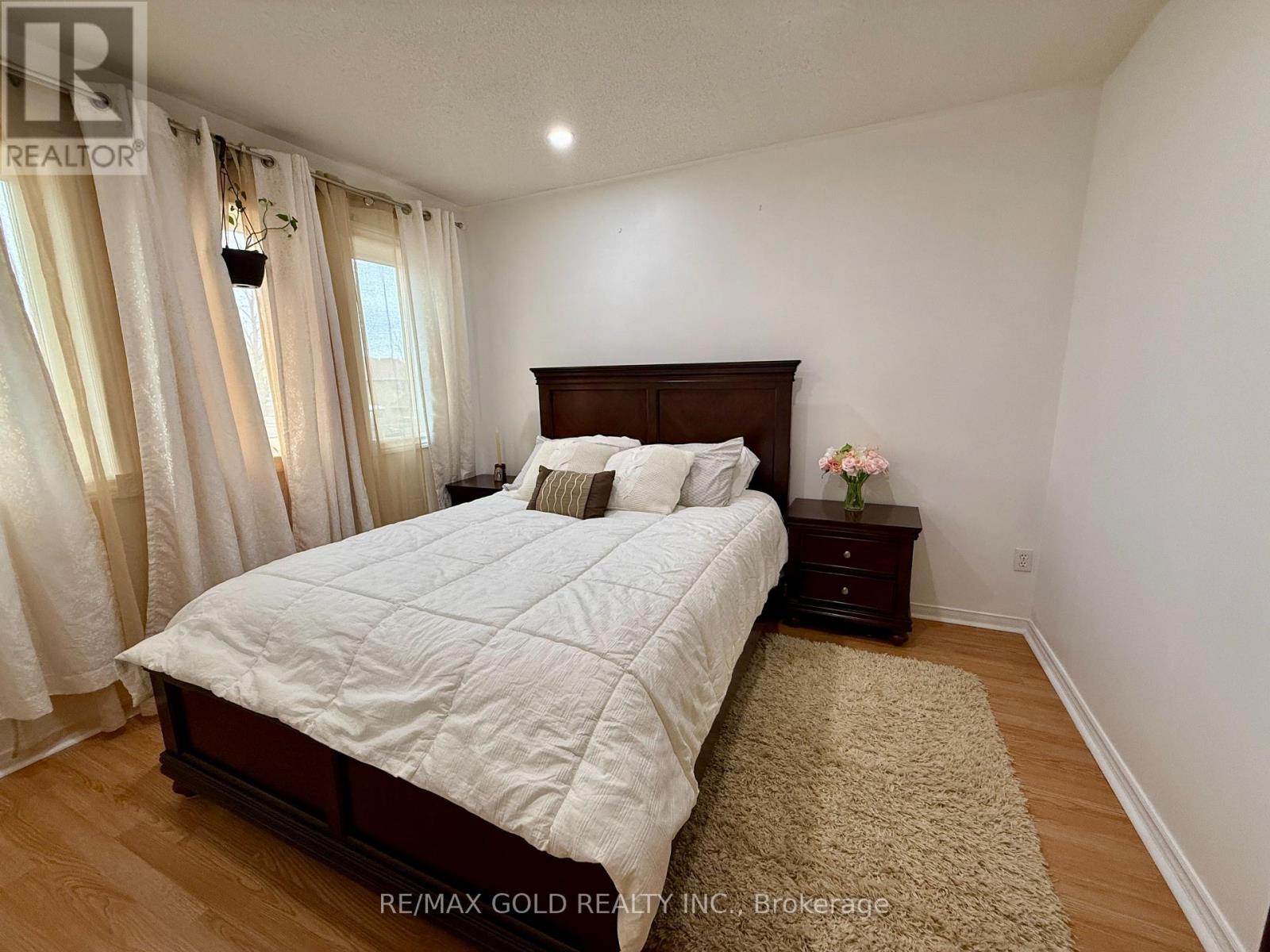 6879 Bansbridge Crescent, Mississauga, Ontario  L5N 6T2 - Photo 12 - W12964256