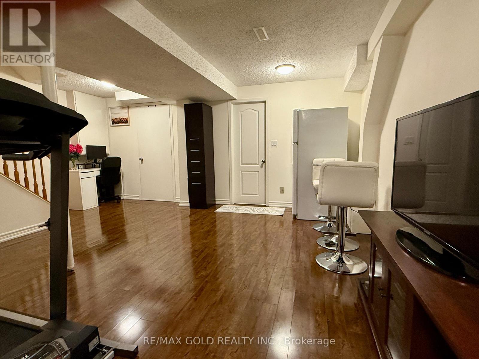 6879 Bansbridge Crescent, Mississauga, Ontario  L5N 6T2 - Photo 23 - W12964256