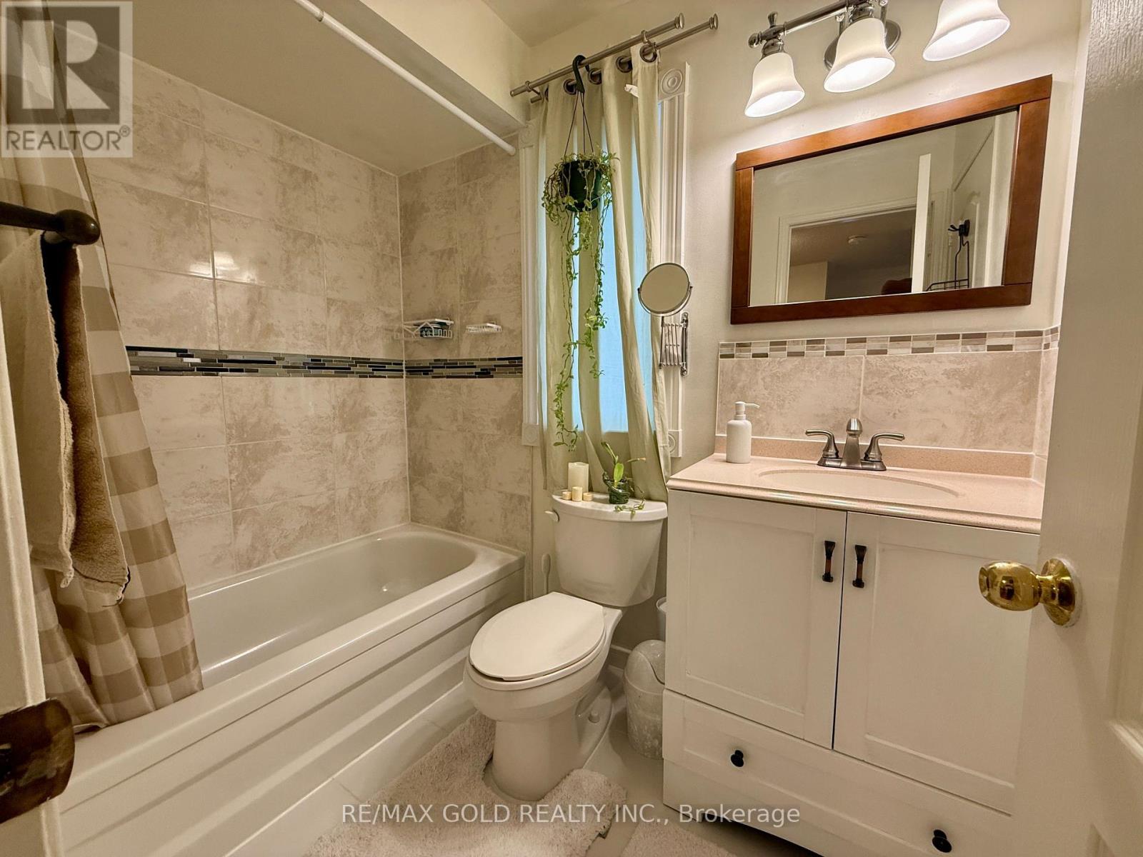 6879 Bansbridge Crescent, Mississauga, Ontario  L5N 6T2 - Photo 18 - W12964256