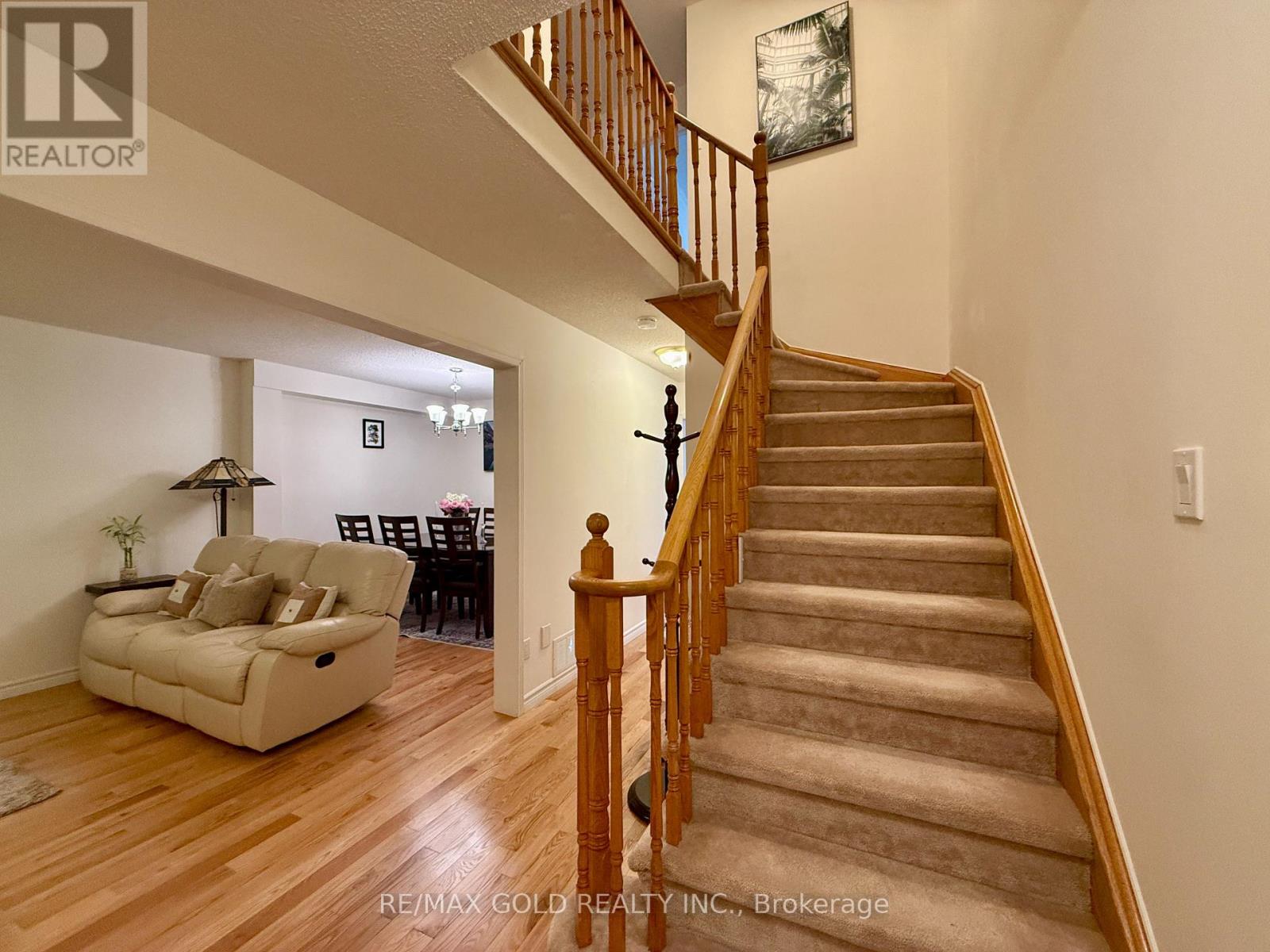 6879 Bansbridge Crescent, Mississauga, Ontario  L5N 6T2 - Photo 4 - W12964256