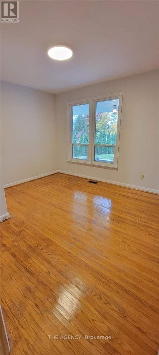 64 Farningham Crescent, Toronto, Ontario  M9B 3B6 - Photo 15 - W12964778