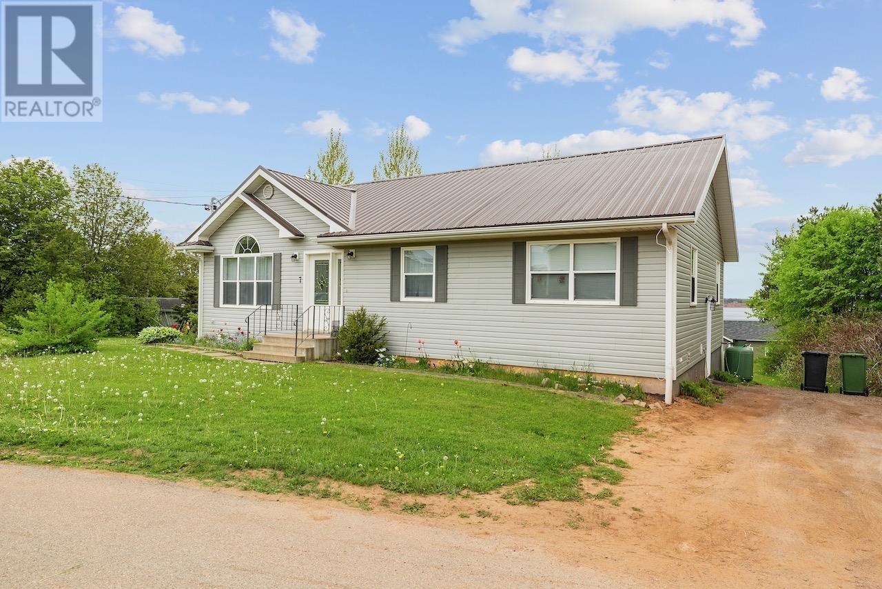 7 Spring Street, Souris, Prince Edward Island  C0A 2B0 - Photo 3 - 202606493