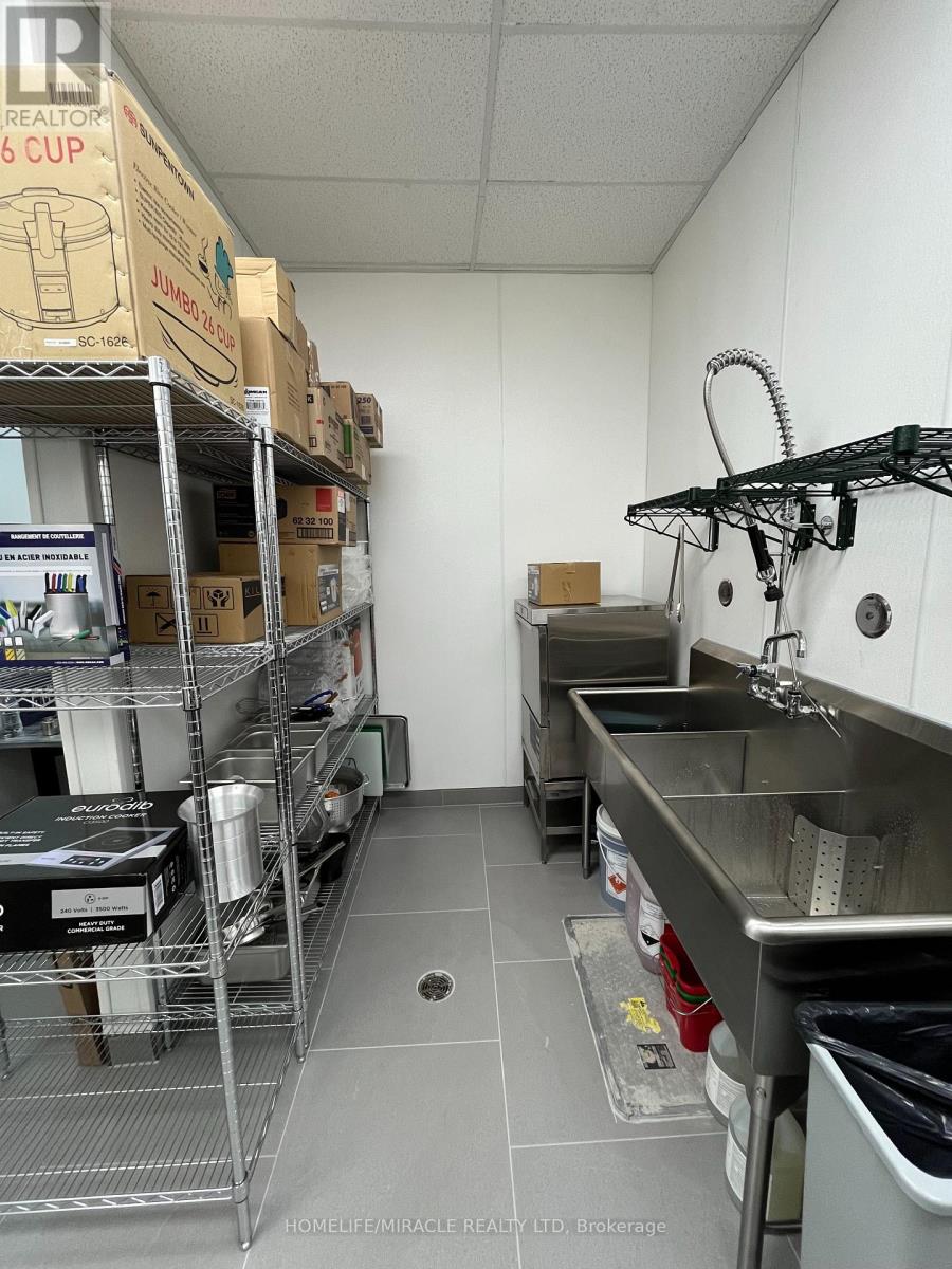 17480 Yonge Street, Newmarket, Ontario  L3Y 8A8 - Photo 17 - N12963826