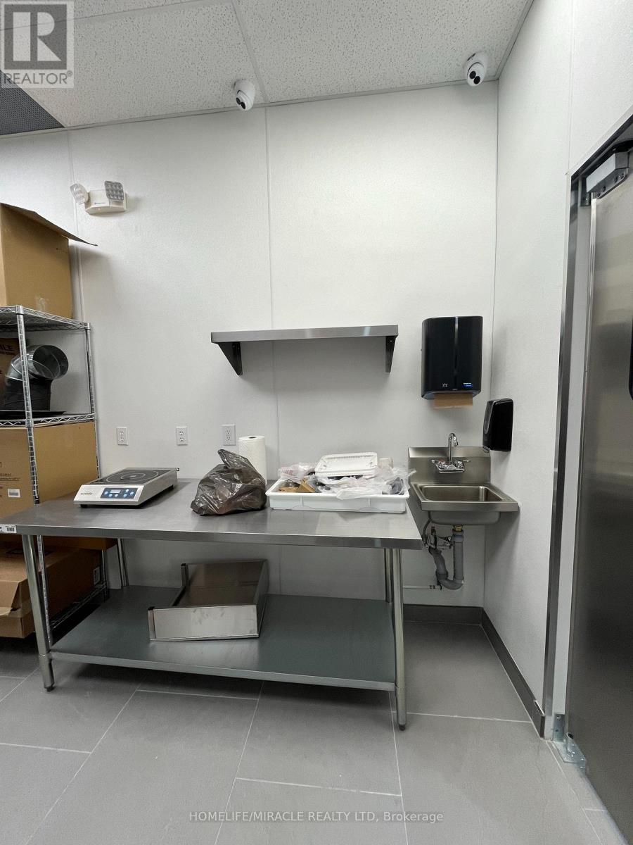 17480 Yonge Street, Newmarket, Ontario  L3Y 8A8 - Photo 20 - N12963826