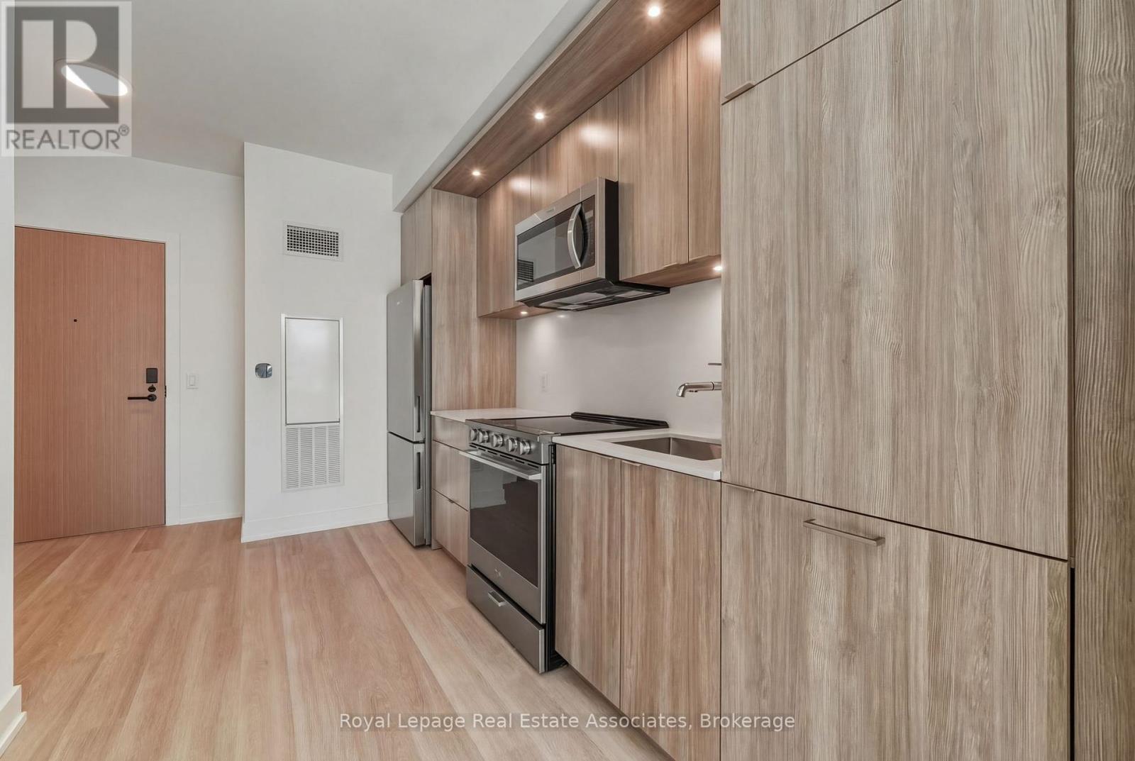 512 - 25 Cordova Avenue, Toronto, Ontario  M9A 0E5 - Photo 6 - W12743358