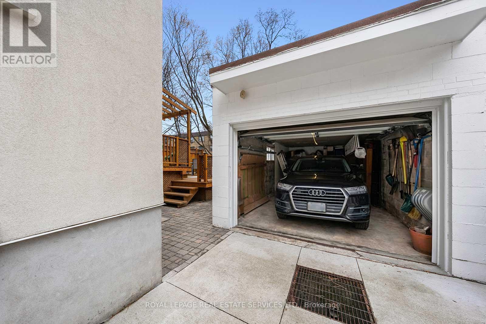 326 Indian Grove, Toronto, Ontario  M6P 2H5 - Photo 48 - W12965582