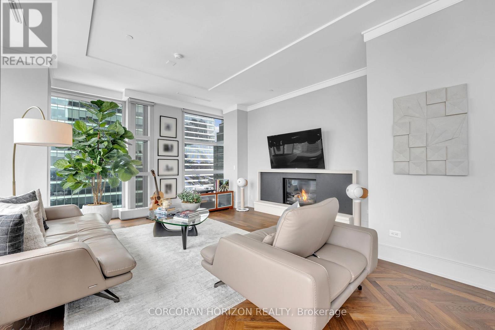 3303 - 183 Wellington Street W, Toronto, Ontario  M5V 0A1 - Photo 13 - C12965744