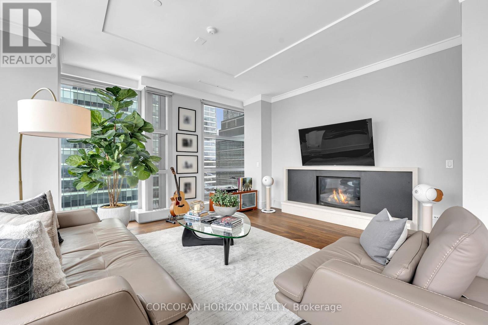 3303 - 183 Wellington Street W, Toronto, Ontario  M5V 0A1 - Photo 14 - C12965744