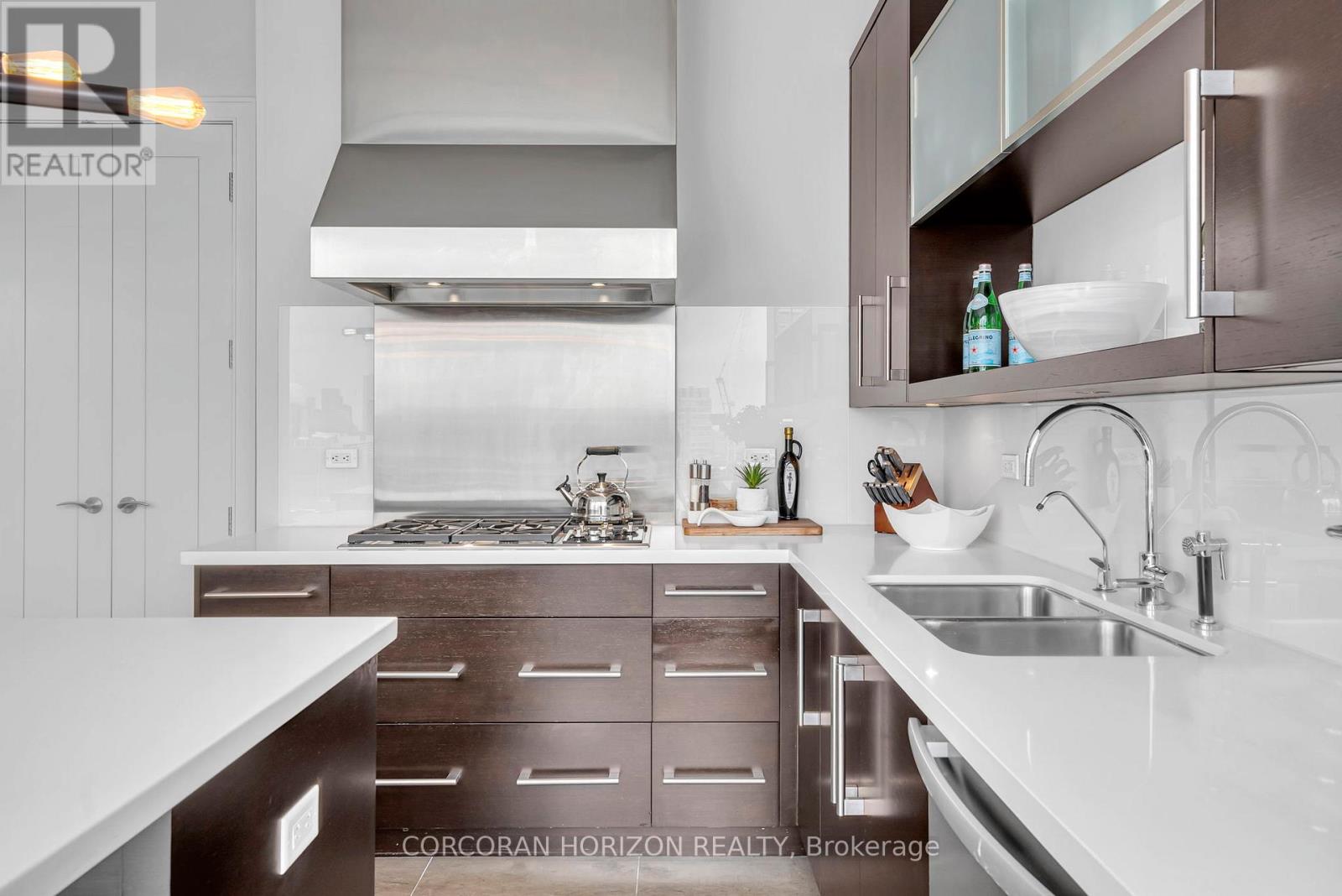 3303 - 183 Wellington Street W, Toronto, Ontario  M5V 0A1 - Photo 29 - C12965744