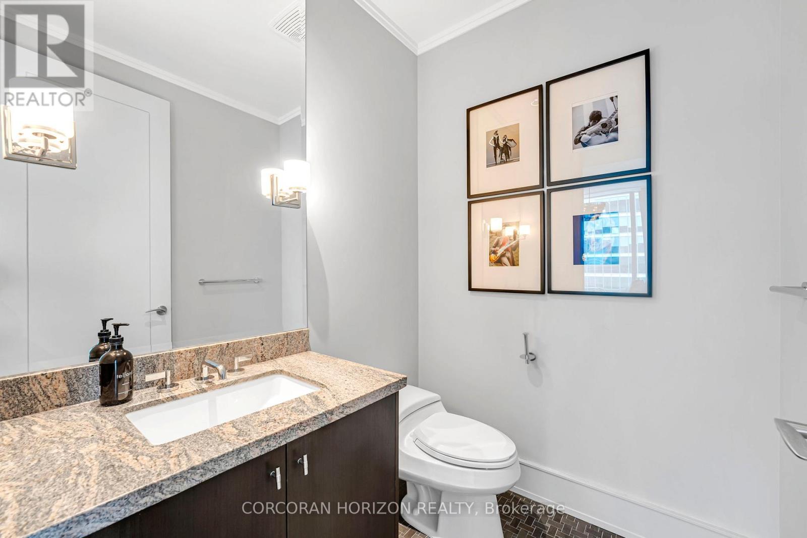 3303 - 183 Wellington Street W, Toronto, Ontario  M5V 0A1 - Photo 32 - C12965744