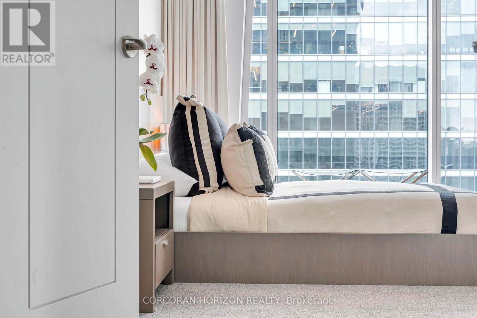 3303 - 183 Wellington Street W, Toronto, Ontario  M5V 0A1 - Photo 37 - C12965744