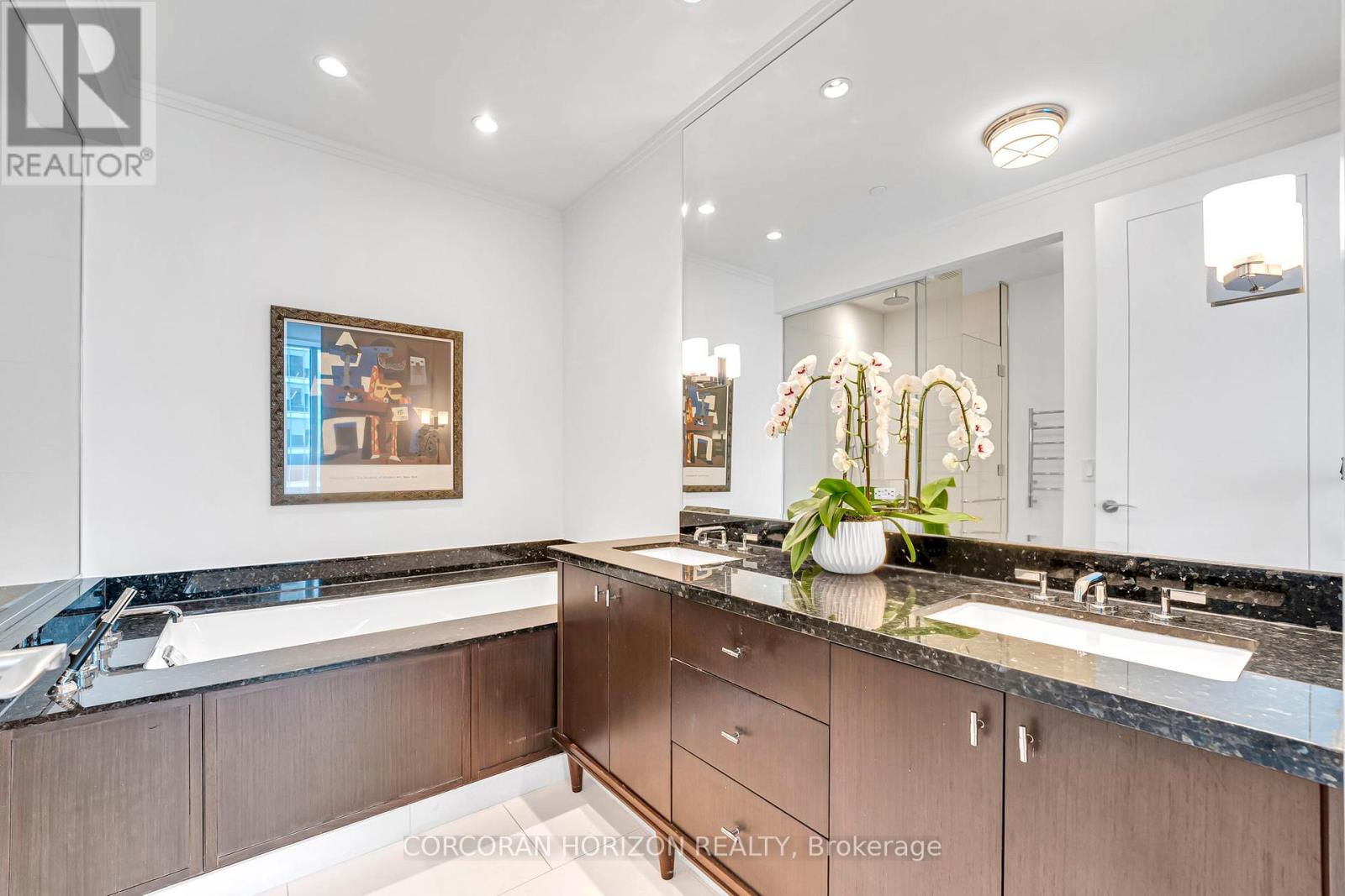 3303 - 183 Wellington Street W, Toronto, Ontario  M5V 0A1 - Photo 39 - C12965744