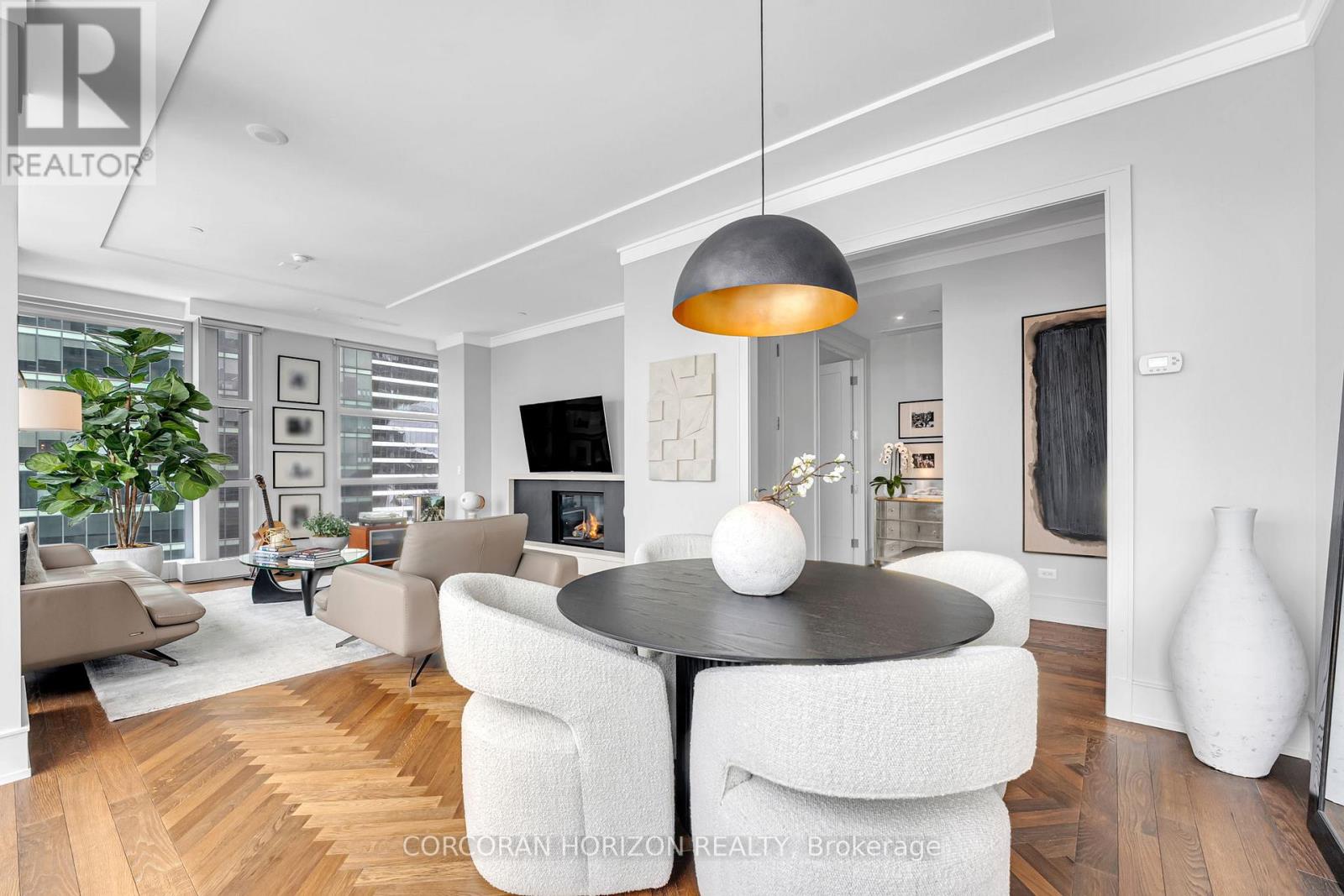 3303 - 183 Wellington Street W, Toronto, Ontario  M5V 0A1 - Photo 9 - C12965744