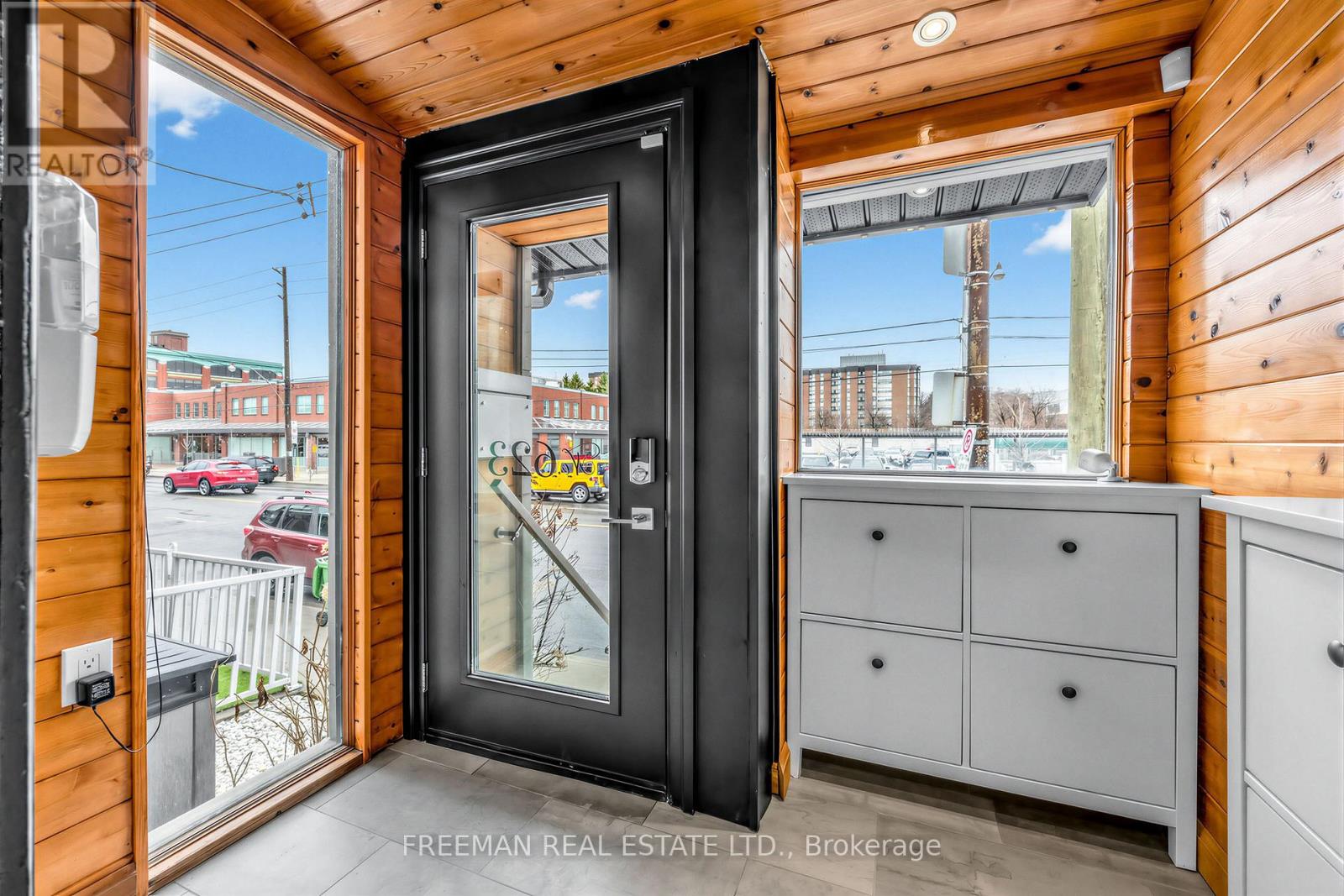 623 Dupont Street, Toronto, Ontario  M6G 1Z3 - Photo 3 - C12965936