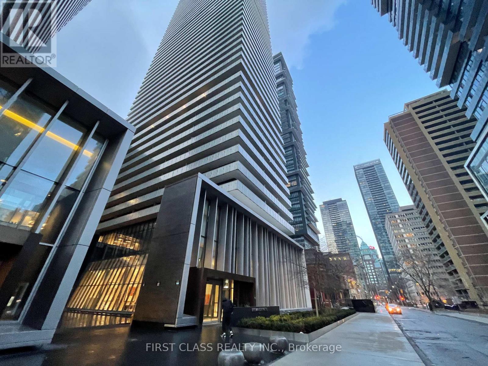 1703 - 8 Wellesley Street W, Toronto, Ontario  M4Y 0J5 - Photo 2 - C12965970