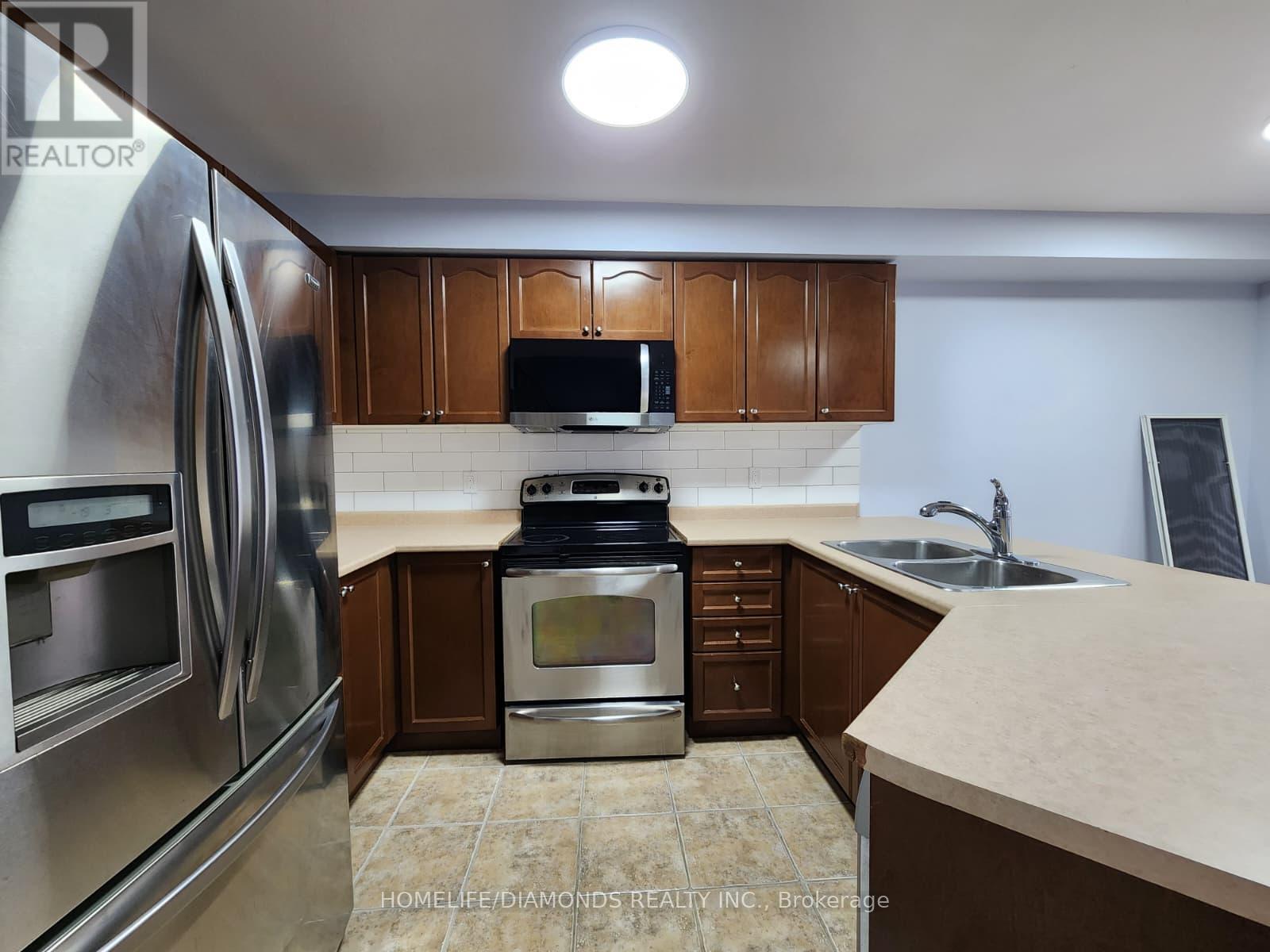 22 Colonel Lyall Street, St. Catharines, Ontario  L2P 0B3 - Photo 8 - X12919362