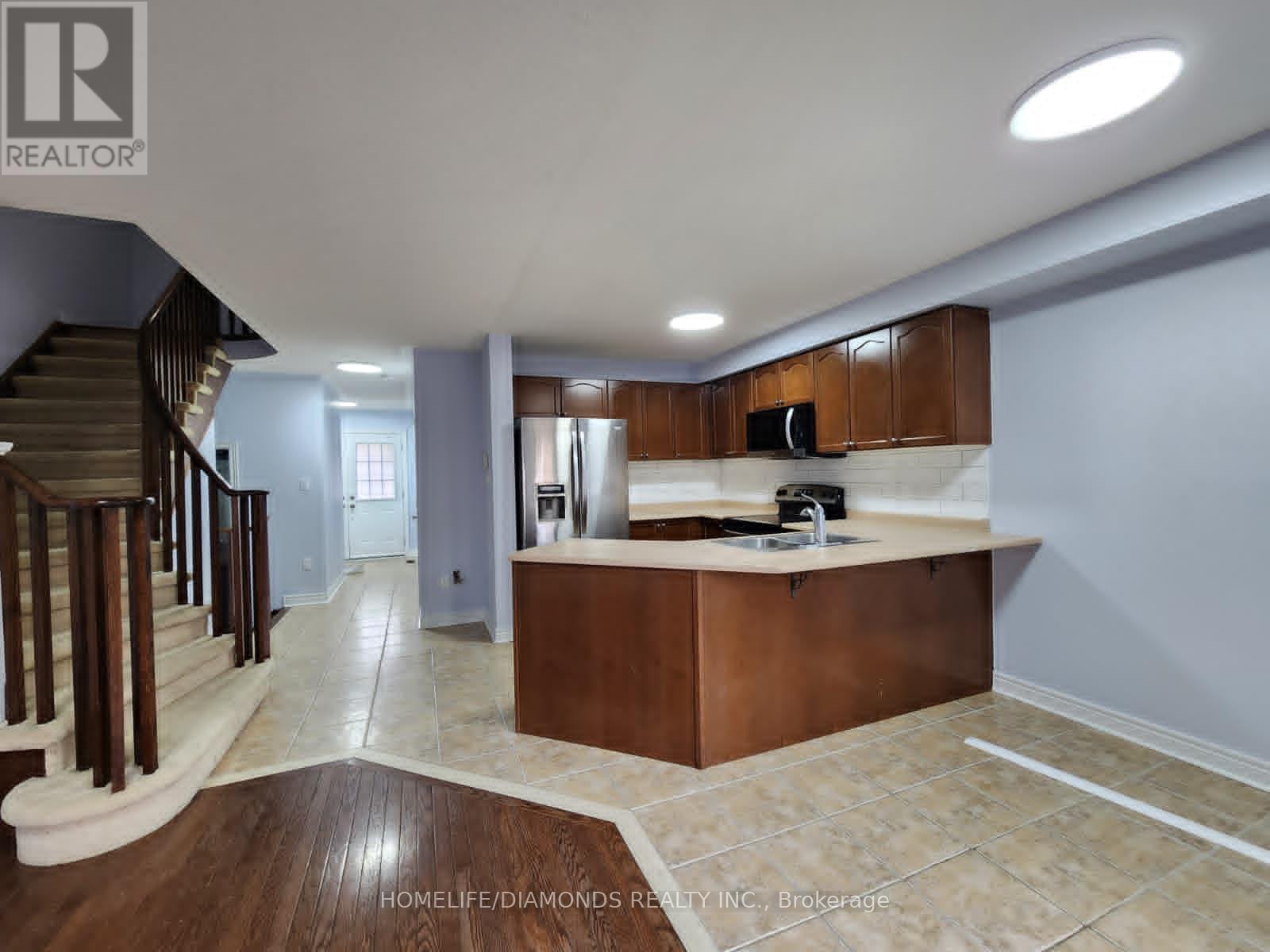 22 Colonel Lyall Street, St. Catharines, Ontario  L2P 0B3 - Photo 5 - X12919362