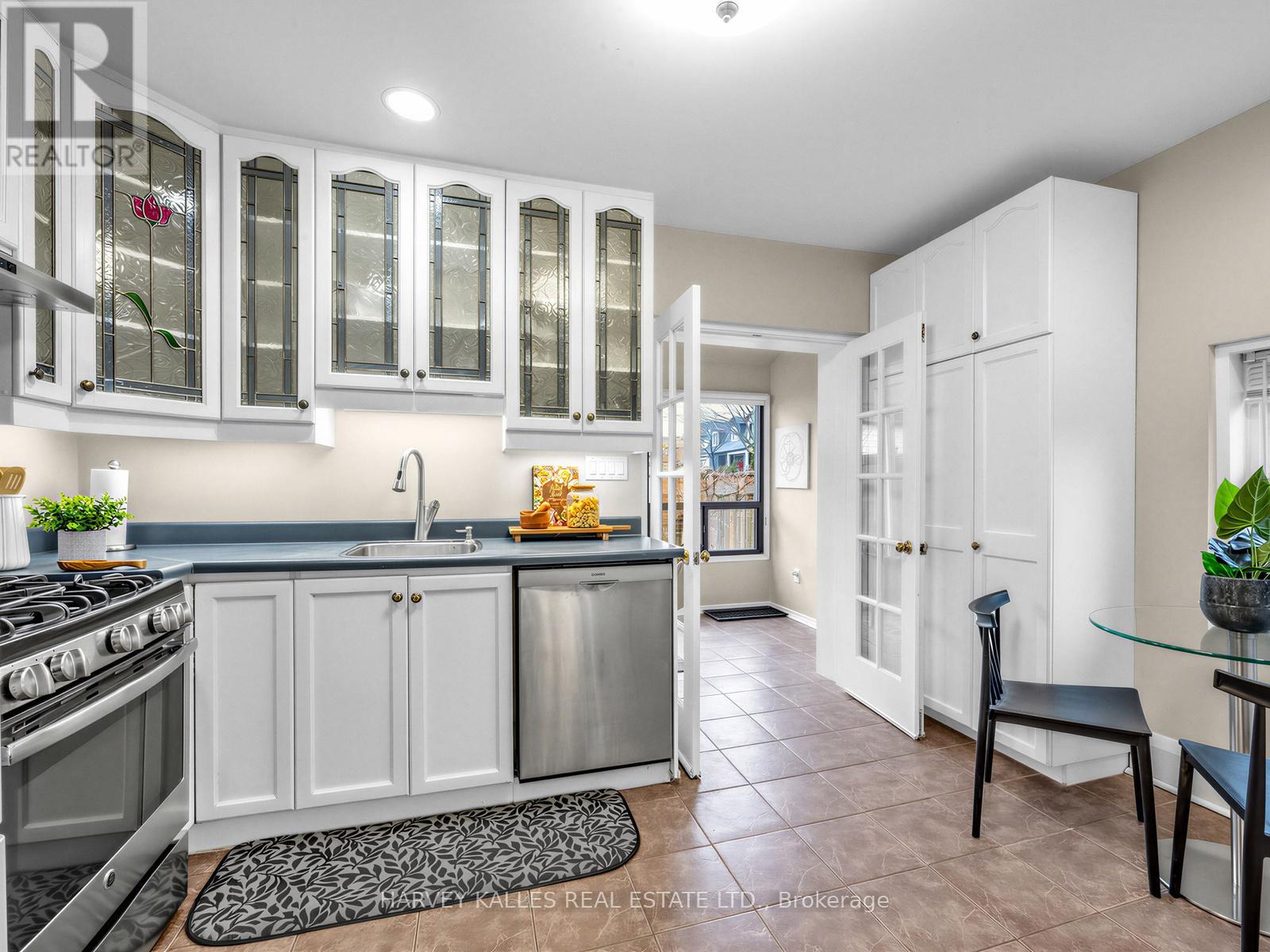 71 Dentonia Park Avenue, Toronto, Ontario  M4C 1X1 - Photo 15 - E12965640